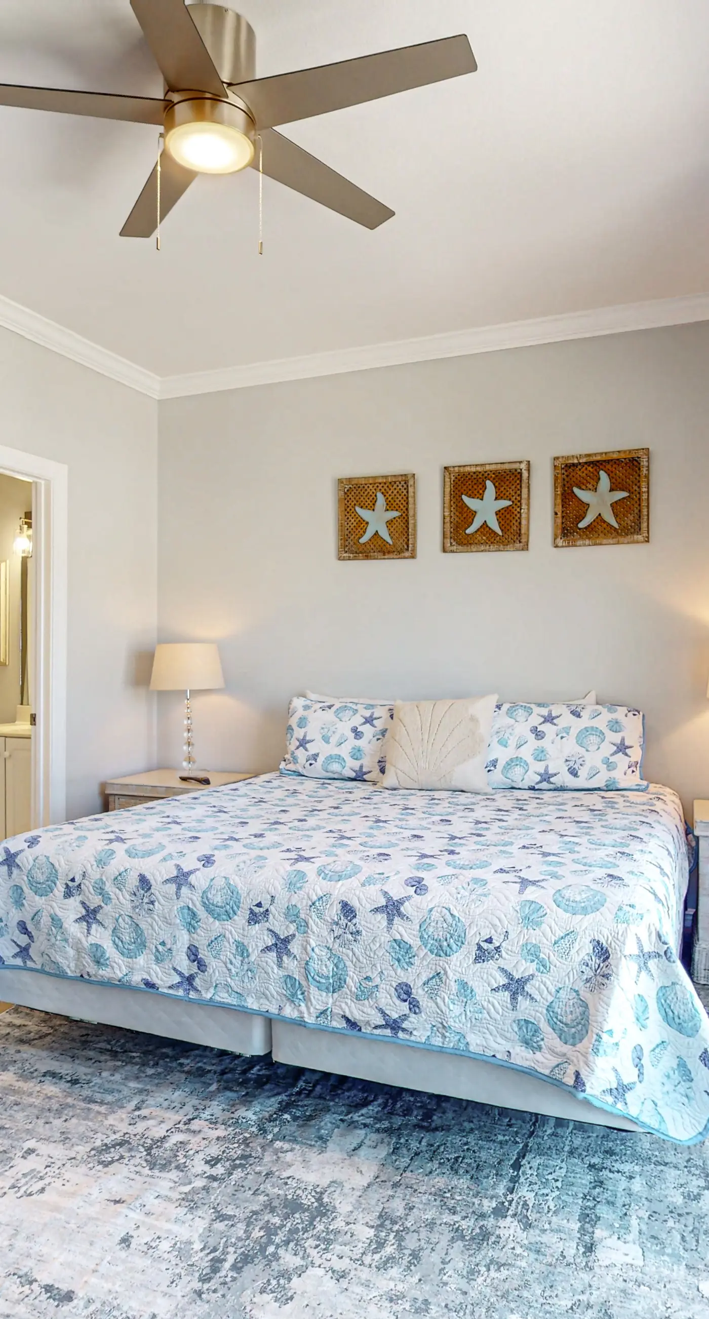 Dog-friendly home with beach access, outdoor pool, and tennis - gated community
