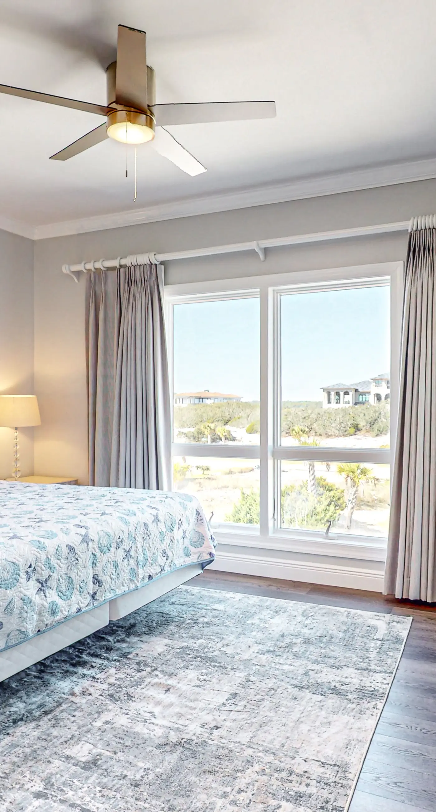 Dog-friendly home with beach access, outdoor pool, and tennis - gated community
