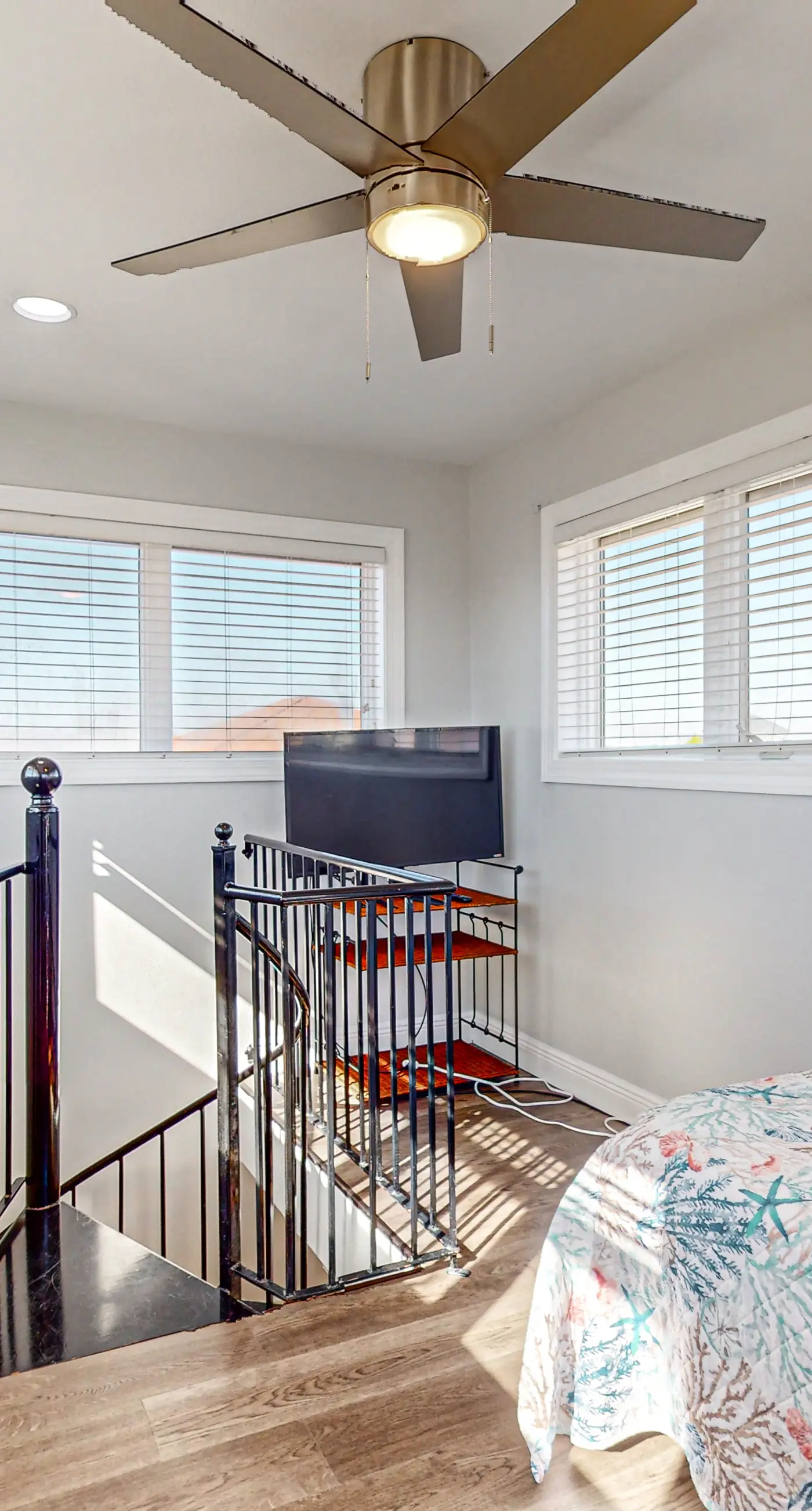 Dog-friendly home with beach access, outdoor pool, and tennis - gated community