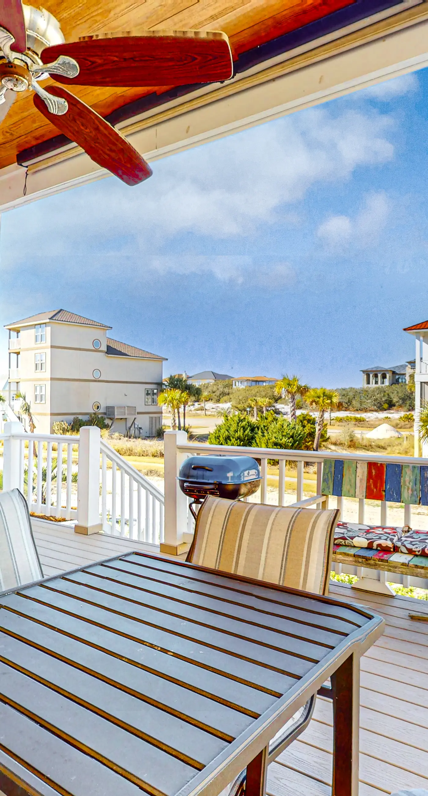 Dog-friendly home with beach access, outdoor pool, and tennis - gated community