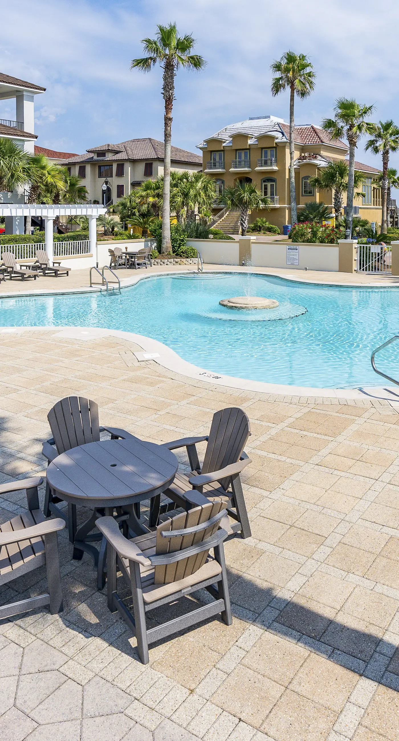 Dog-friendly home with beach access, outdoor pool, and tennis - gated community