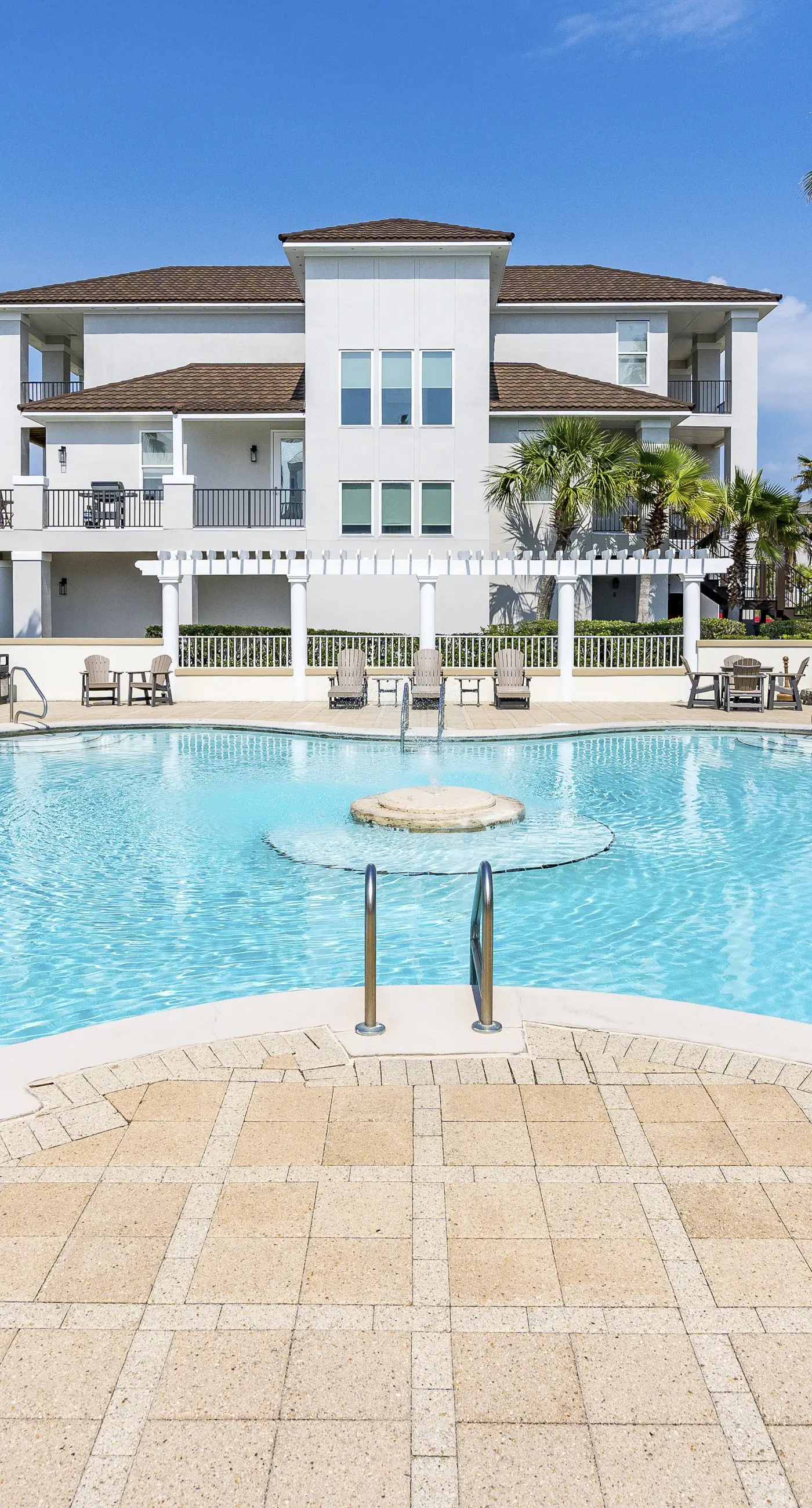 Dog-friendly home with beach access, outdoor pool, and tennis - gated community
