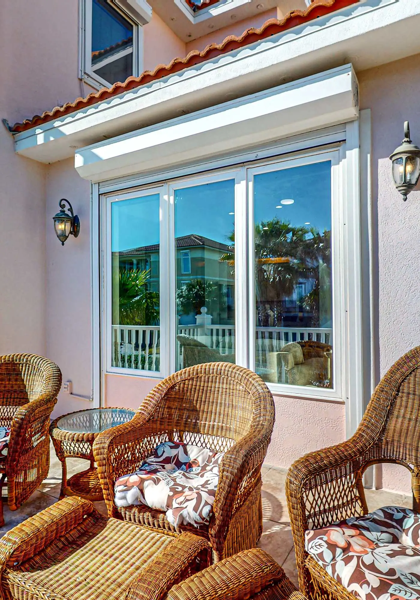 Dog-friendly home with beach access, outdoor pool, and tennis - gated community