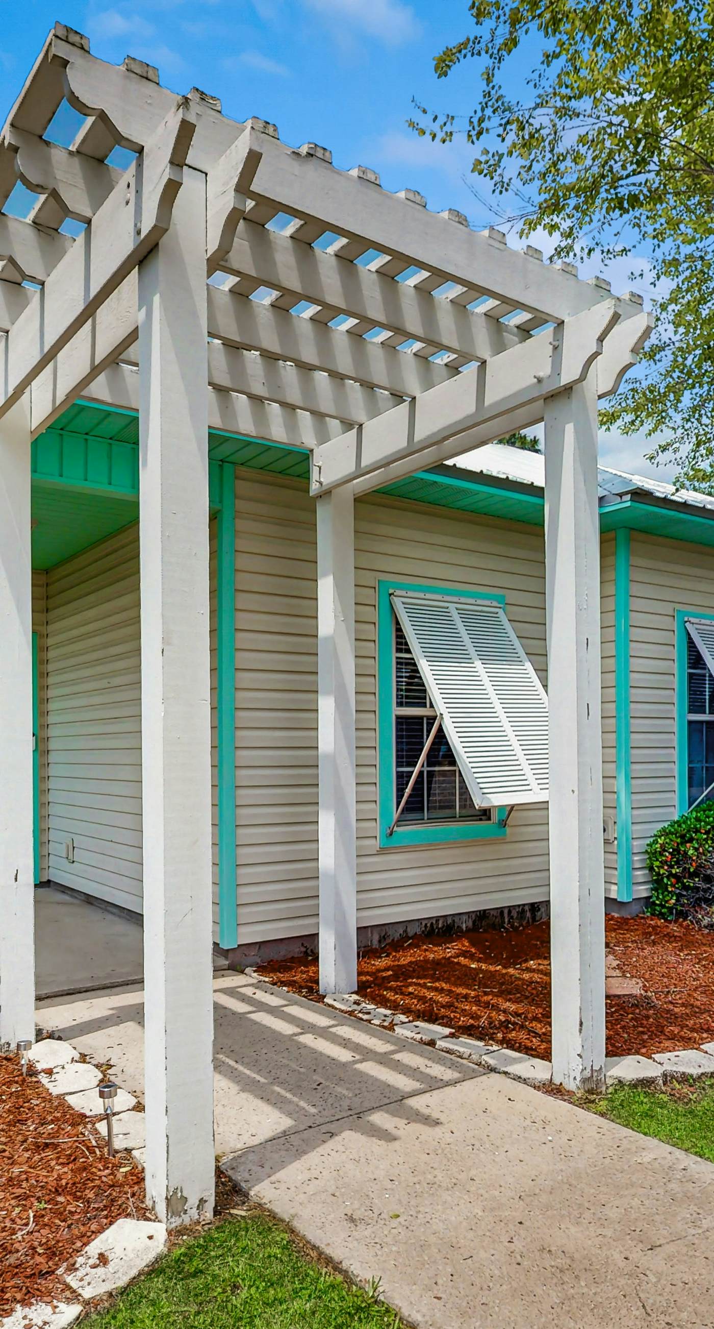 Spacious condo with pool & screened porch