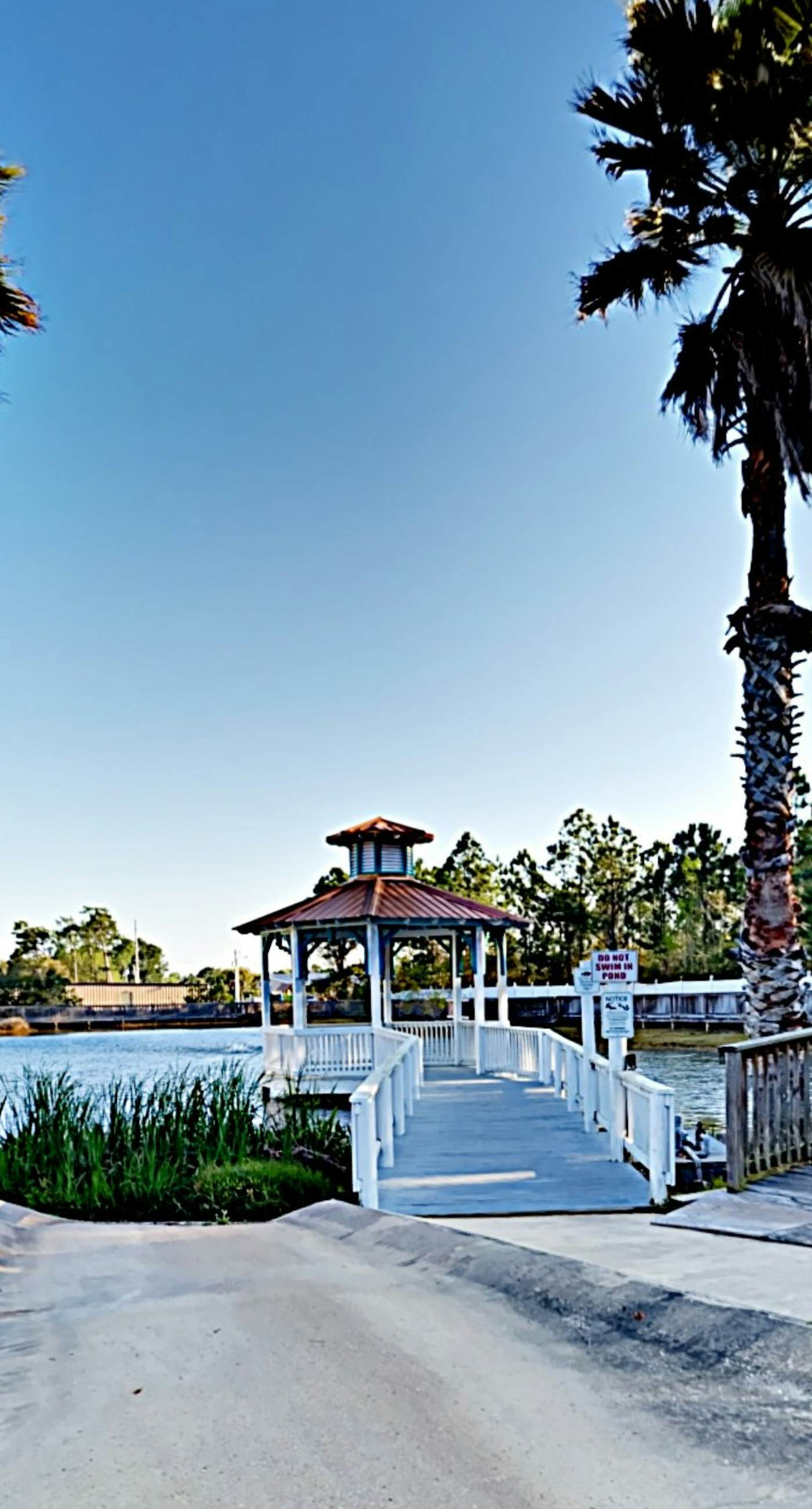 Spacious condo with pool & screened porch