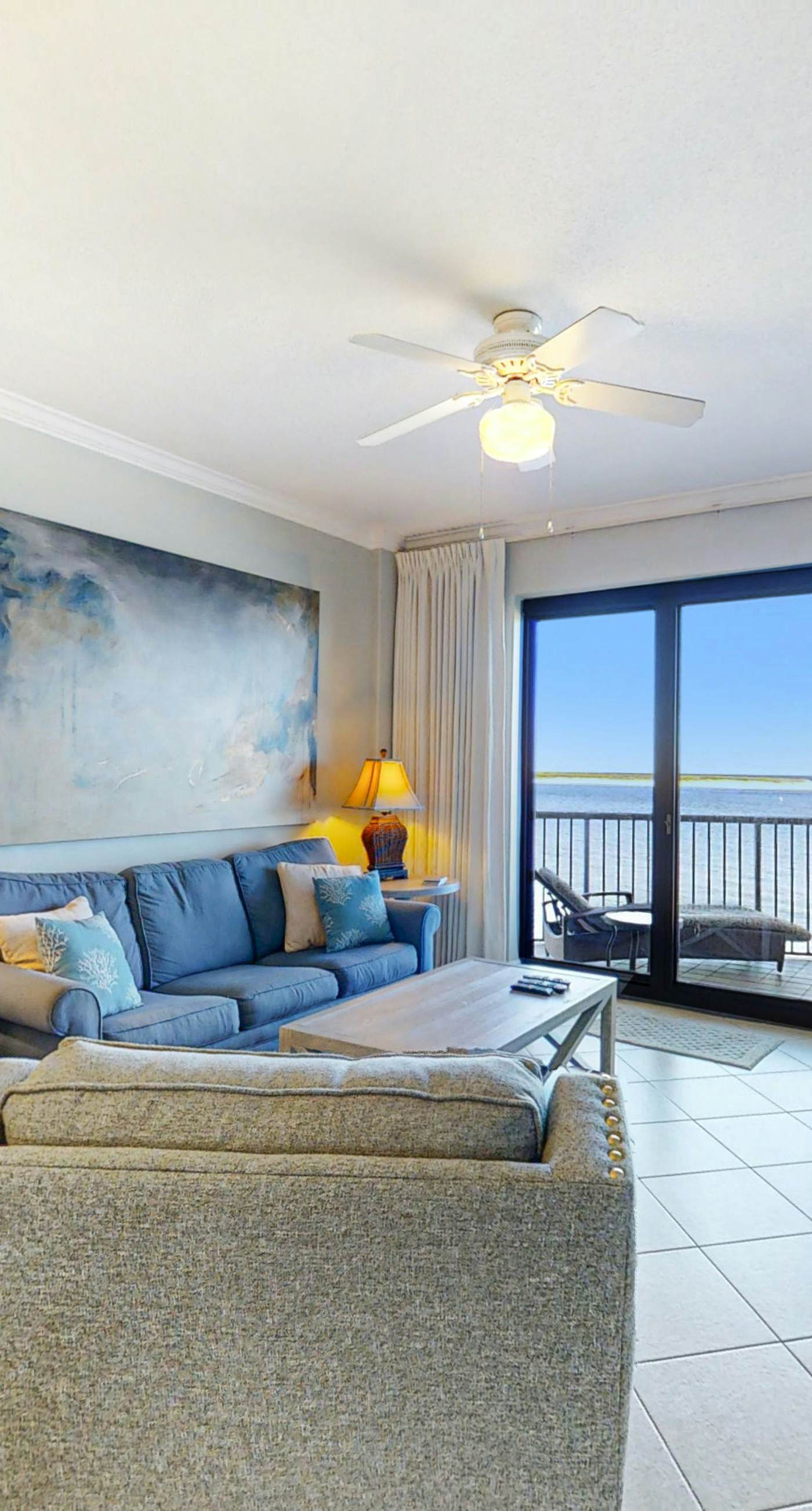 Sunny, oceanfront condo with balcony, pool, hot tub, gym, sauna & view