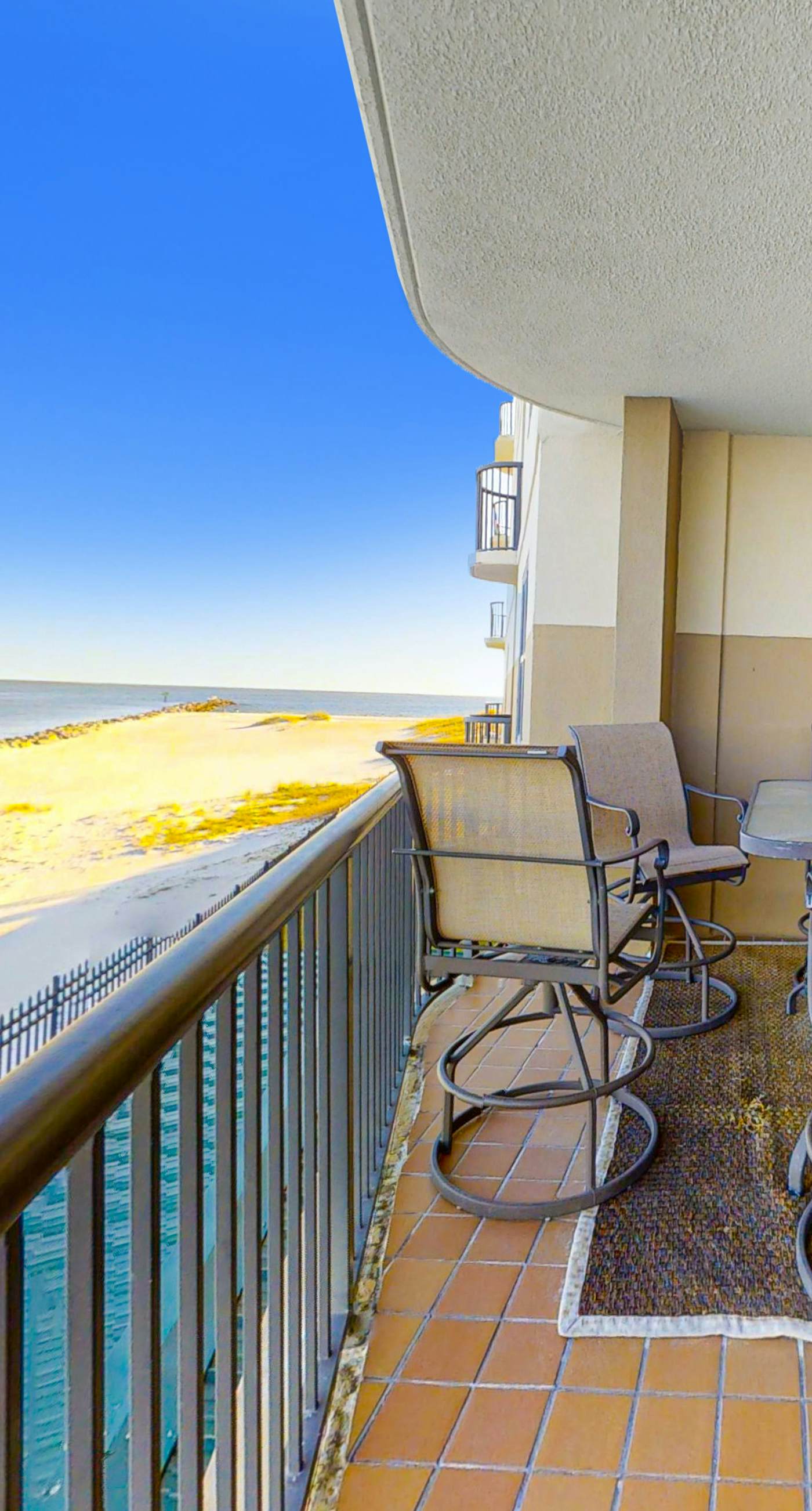 Sunny, oceanfront condo with balcony, pool, hot tub, gym, sauna & view