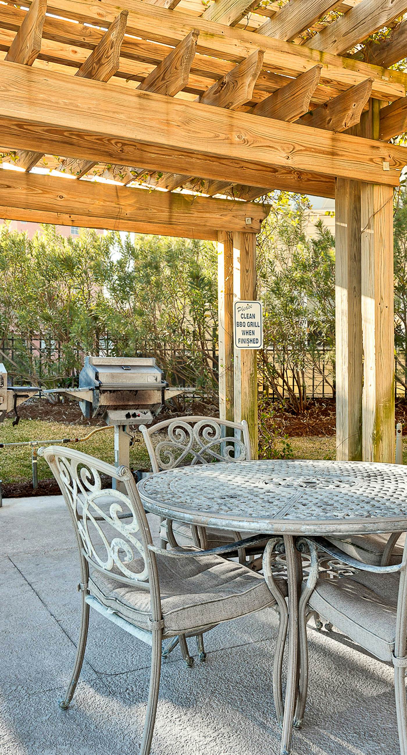 Sunny, oceanfront condo with balcony, pool, hot tub, gym, sauna & view