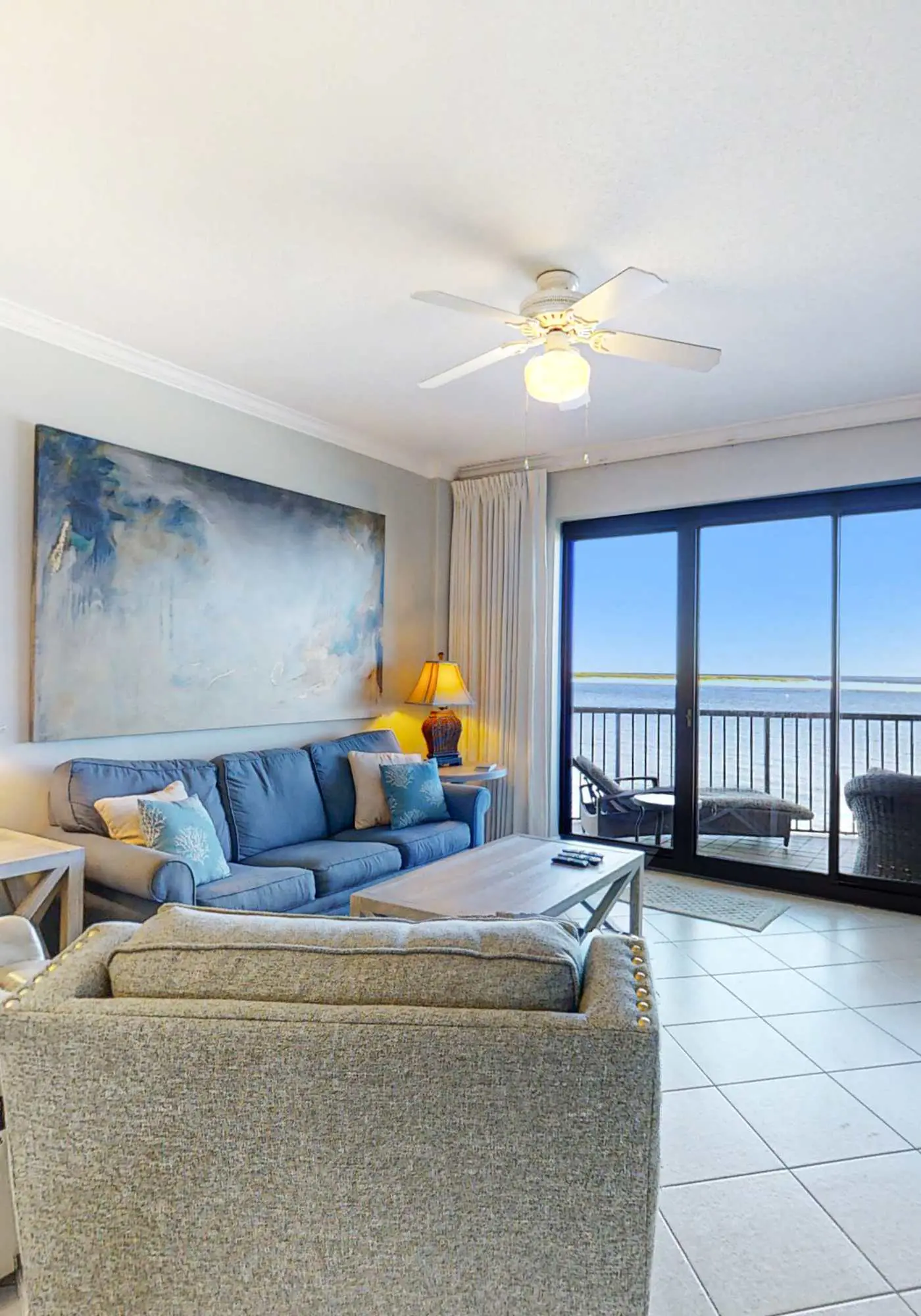 Sunny, oceanfront condo with balcony, pool, hot tub, gym, sauna & view