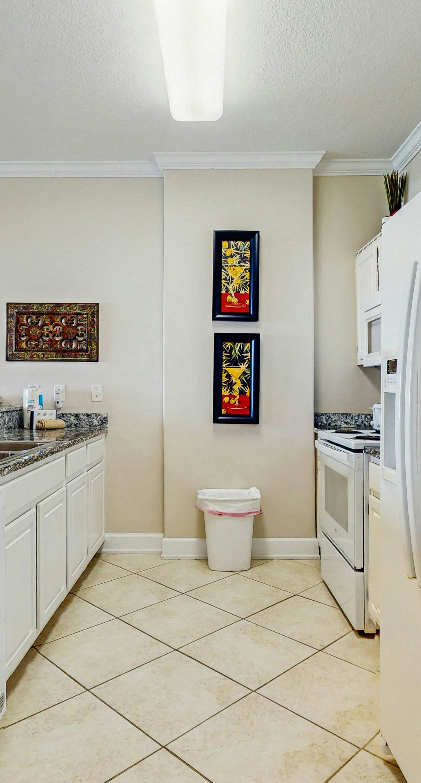 4th-floor Gulf-front condo with balcony, pool, hot tub, sauna & gym