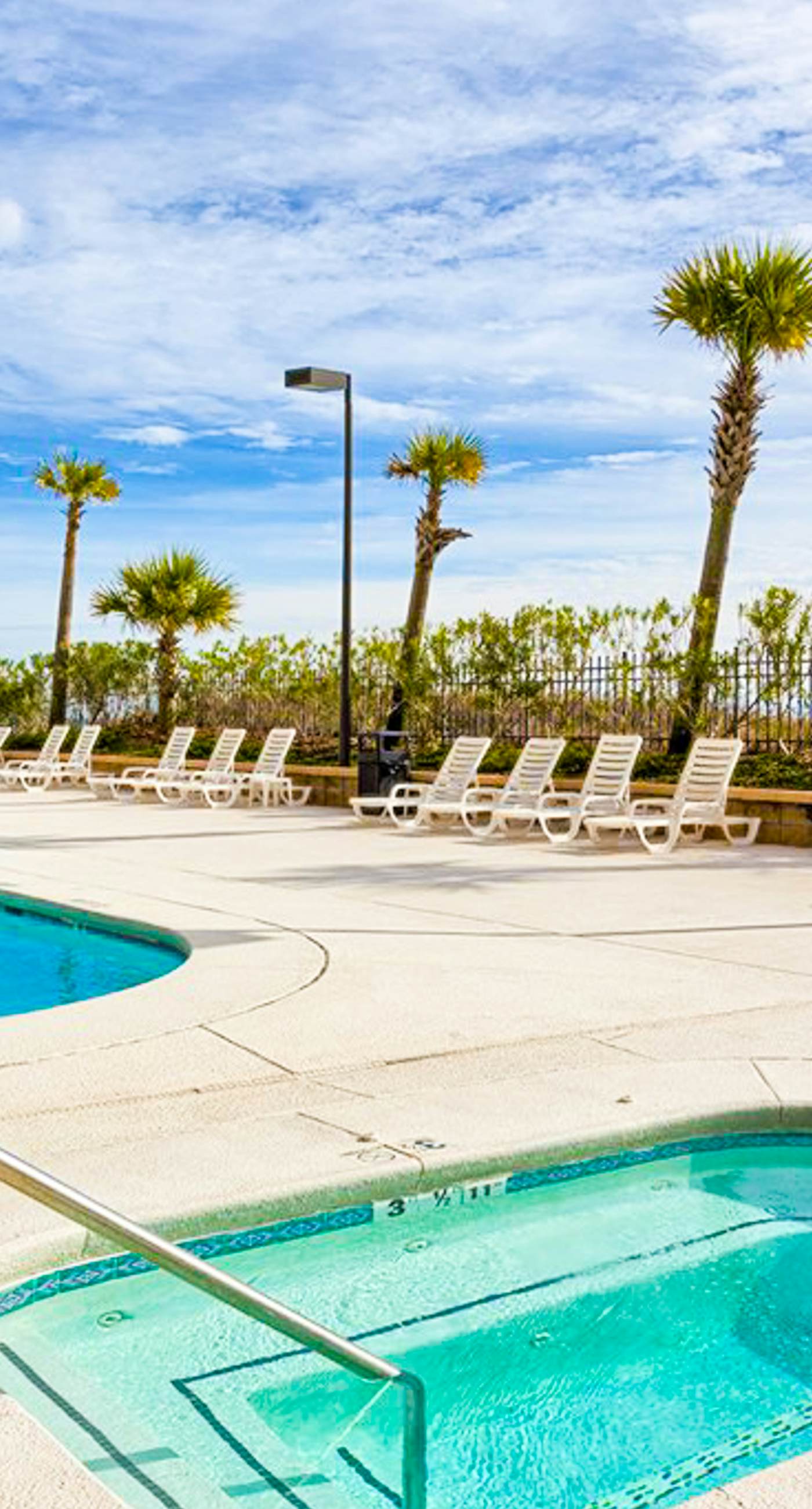 4th-floor Gulf-front condo with balcony, pool, hot tub, sauna & gym