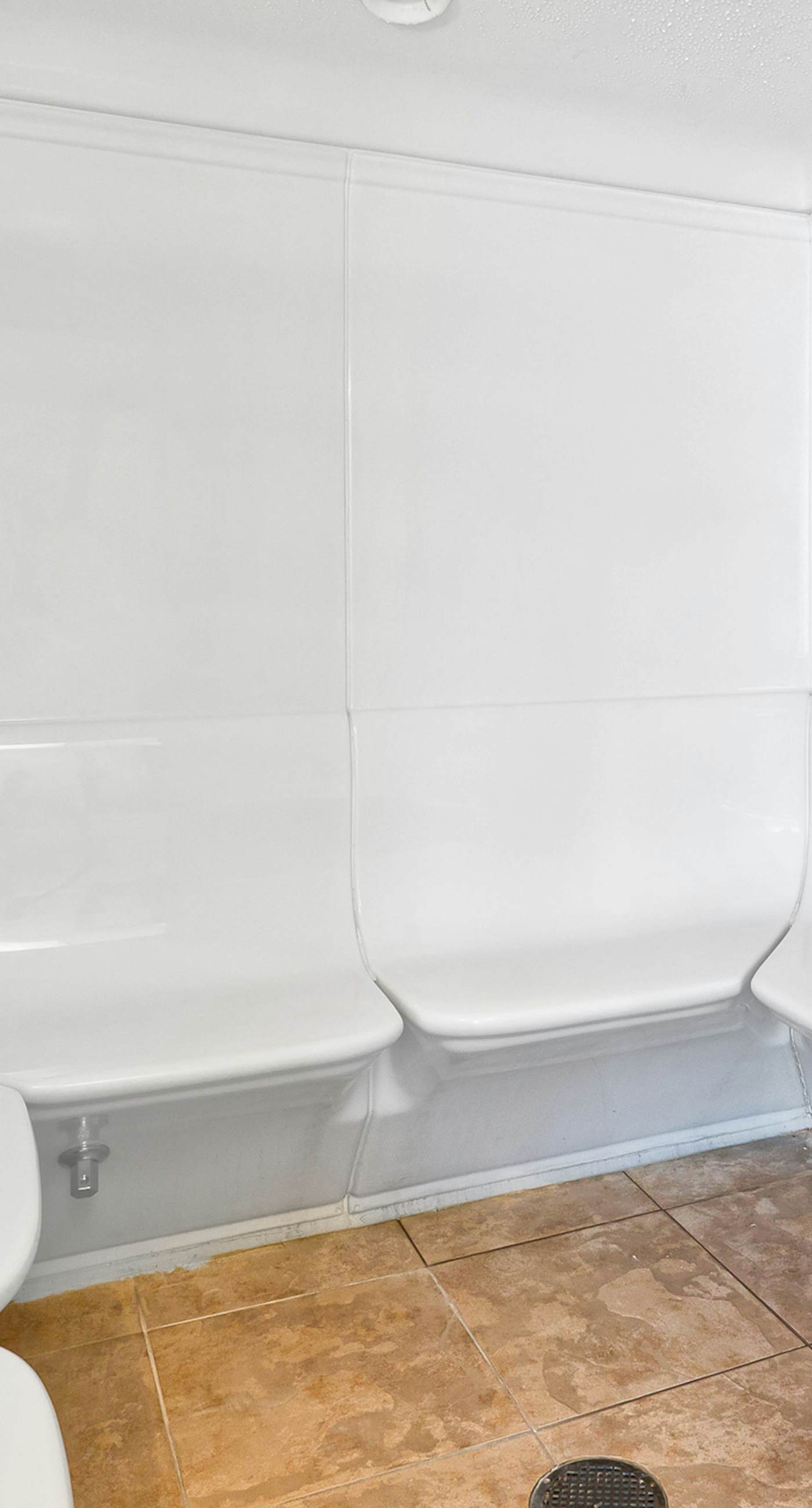 4th-floor Gulf-front condo with balcony, pool, hot tub, sauna & gym