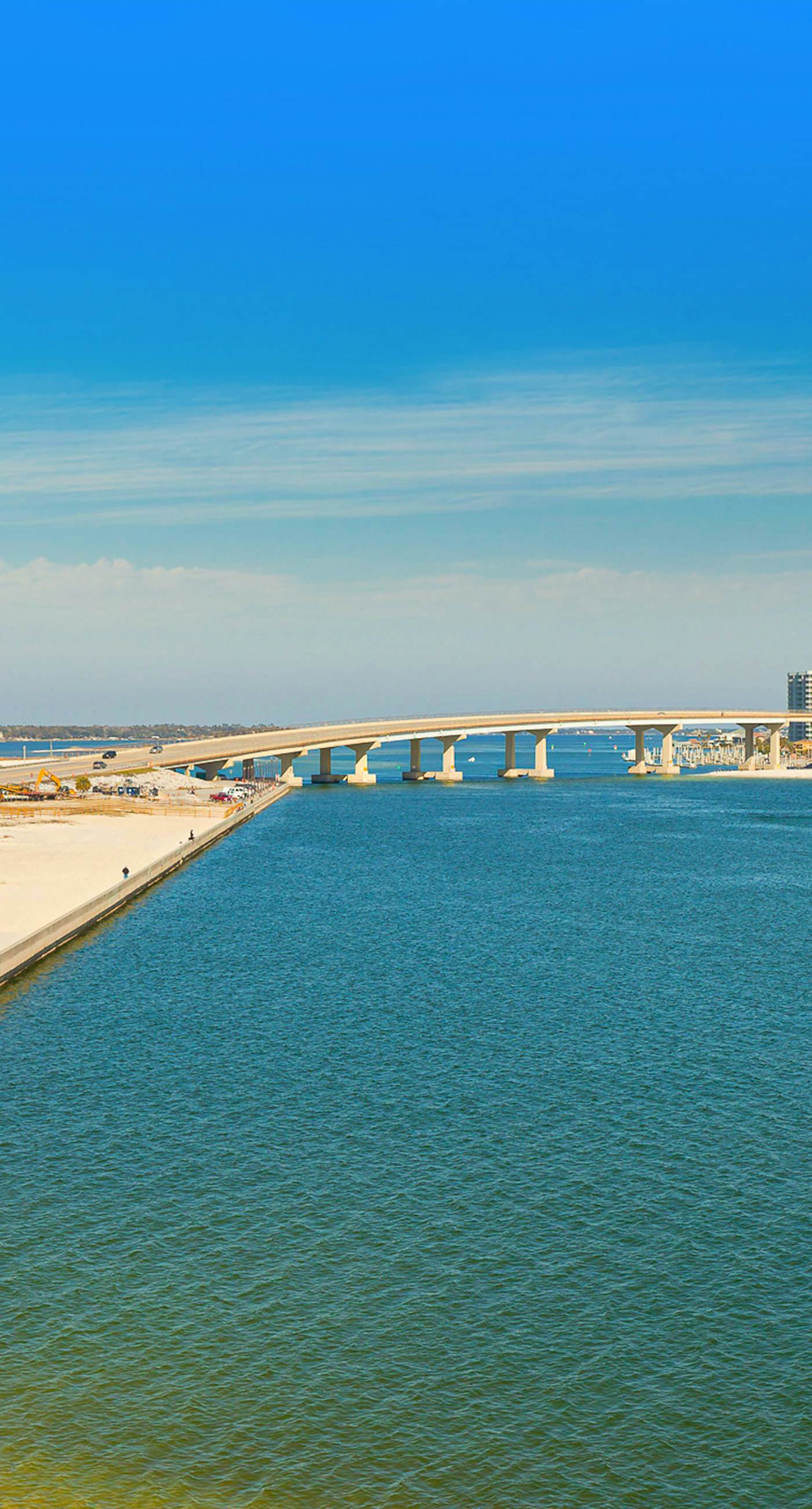 4th-floor Gulf-front condo with balcony, pool, hot tub, sauna & gym