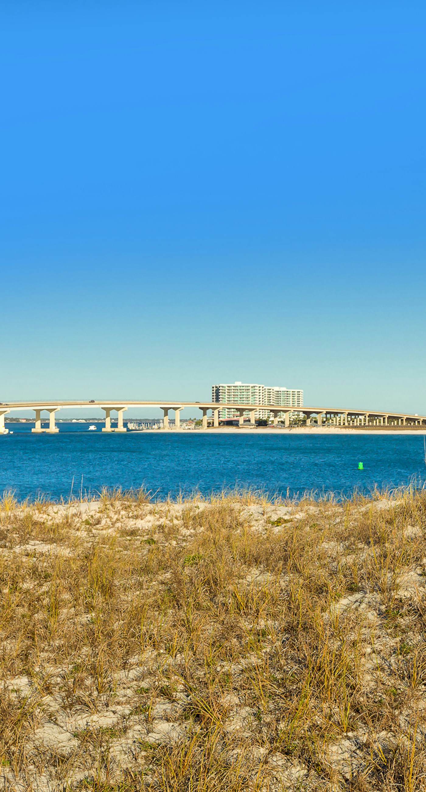 4th-floor Gulf-front condo with balcony, pool, hot tub, sauna & gym