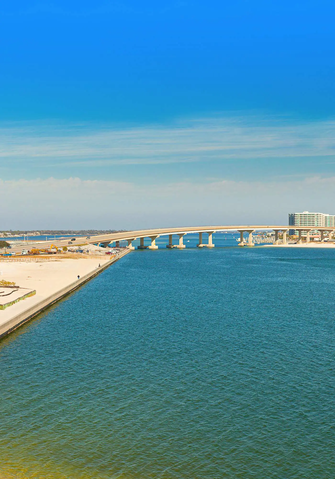 4th-floor Gulf-front condo with balcony, pool, hot tub, sauna & gym