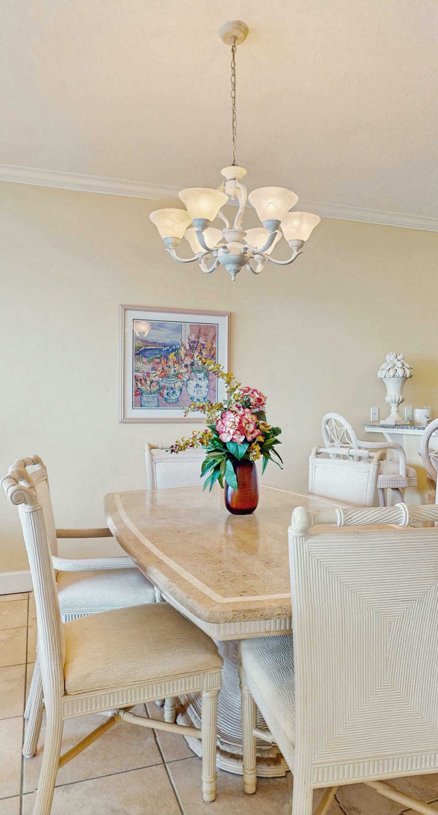 5th-floor beachfront condo with balcony, wet bar, pool, hot tub, sauna & gym