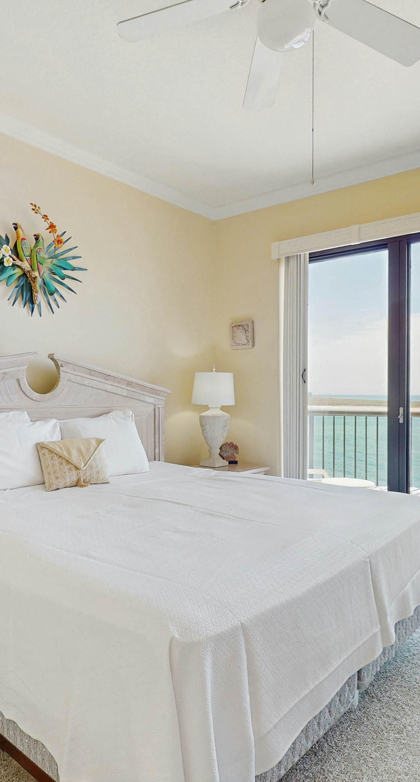 5th-floor beachfront condo with balcony, wet bar, pool, hot tub, sauna & gym