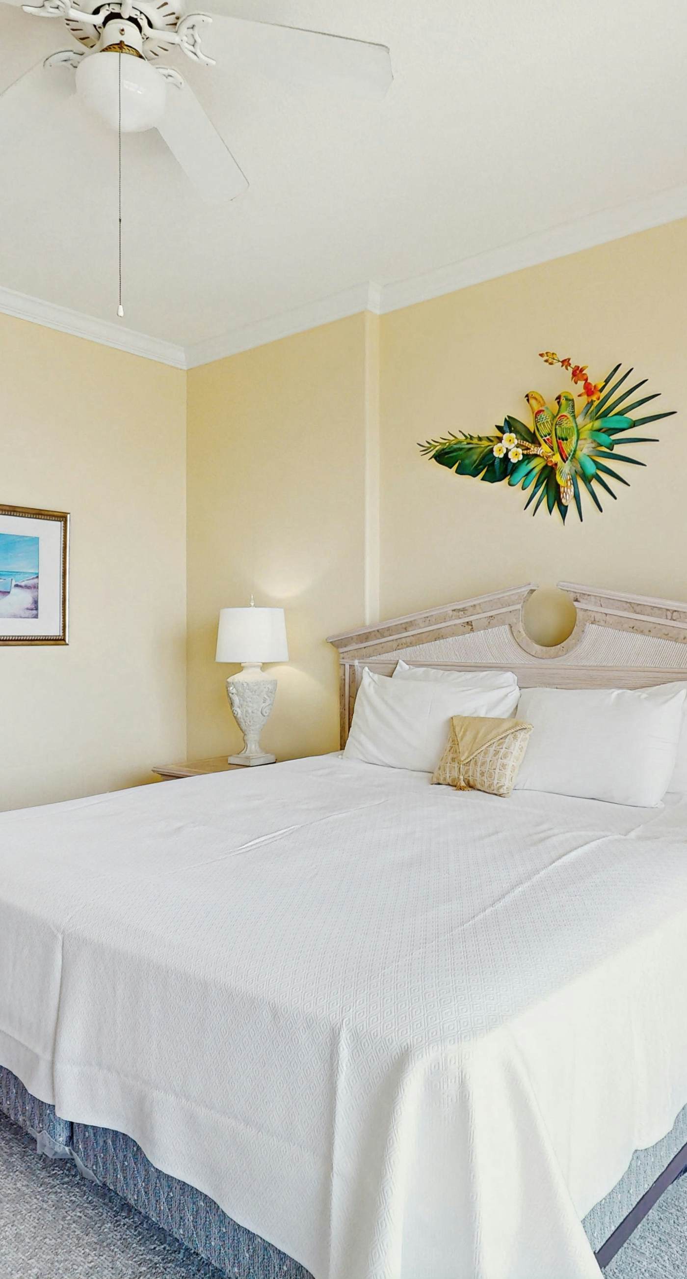 5th-floor beachfront condo with balcony, wet bar, pool, hot tub, sauna & gym