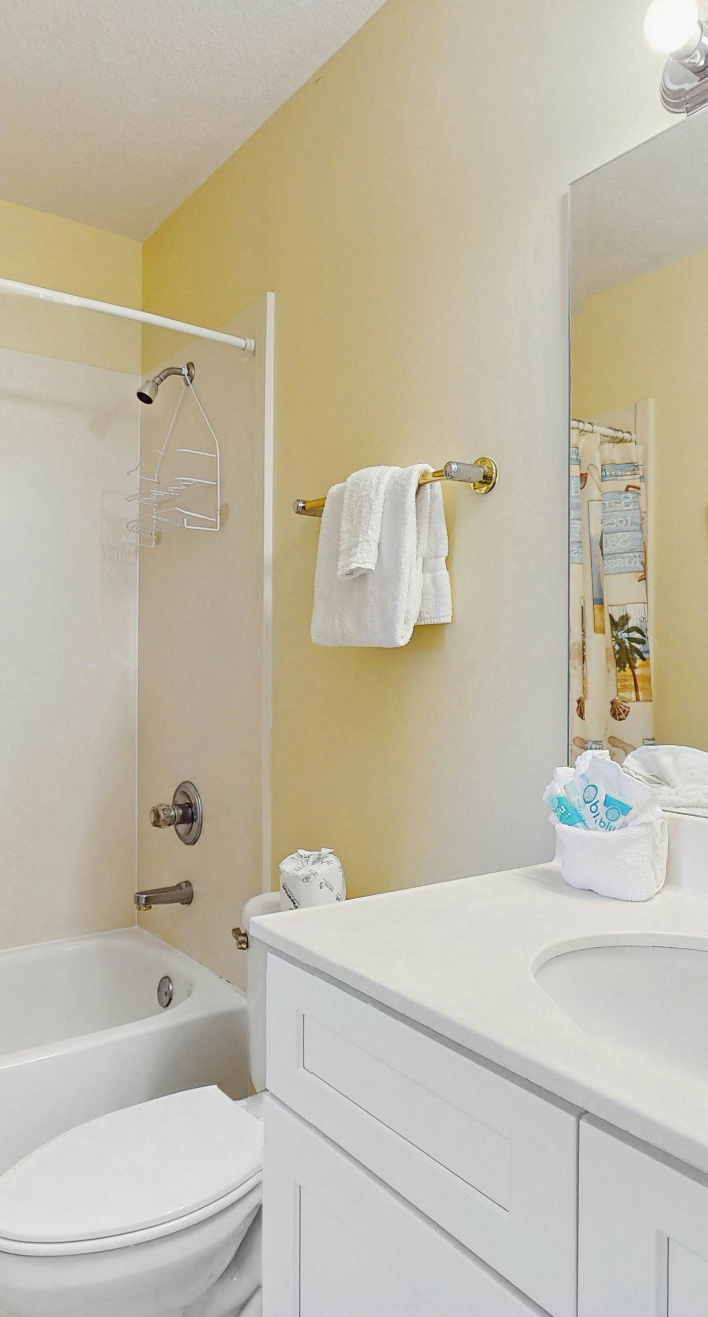 5th-floor beachfront condo with balcony, wet bar, pool, hot tub, sauna & gym