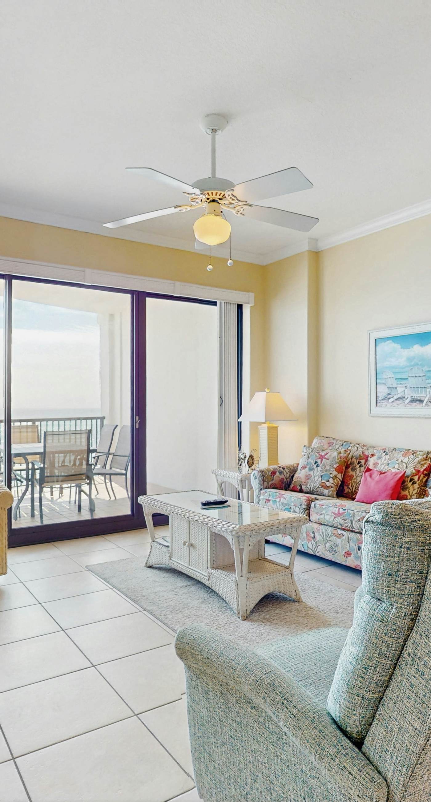 5th-floor beachfront condo with balcony, wet bar, pool, hot tub, sauna & gym