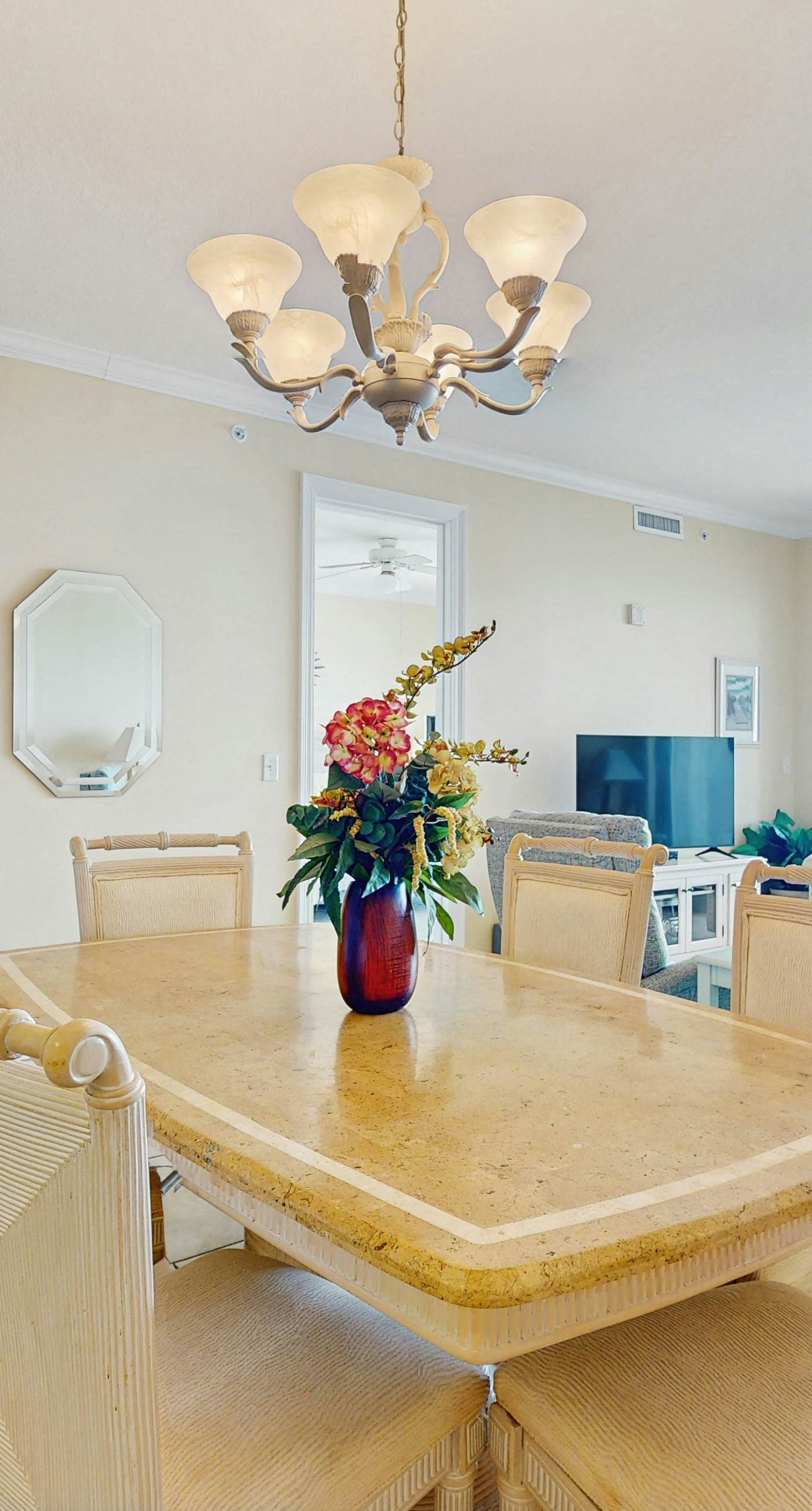 5th-floor beachfront condo with balcony, wet bar, pool, hot tub, sauna & gym