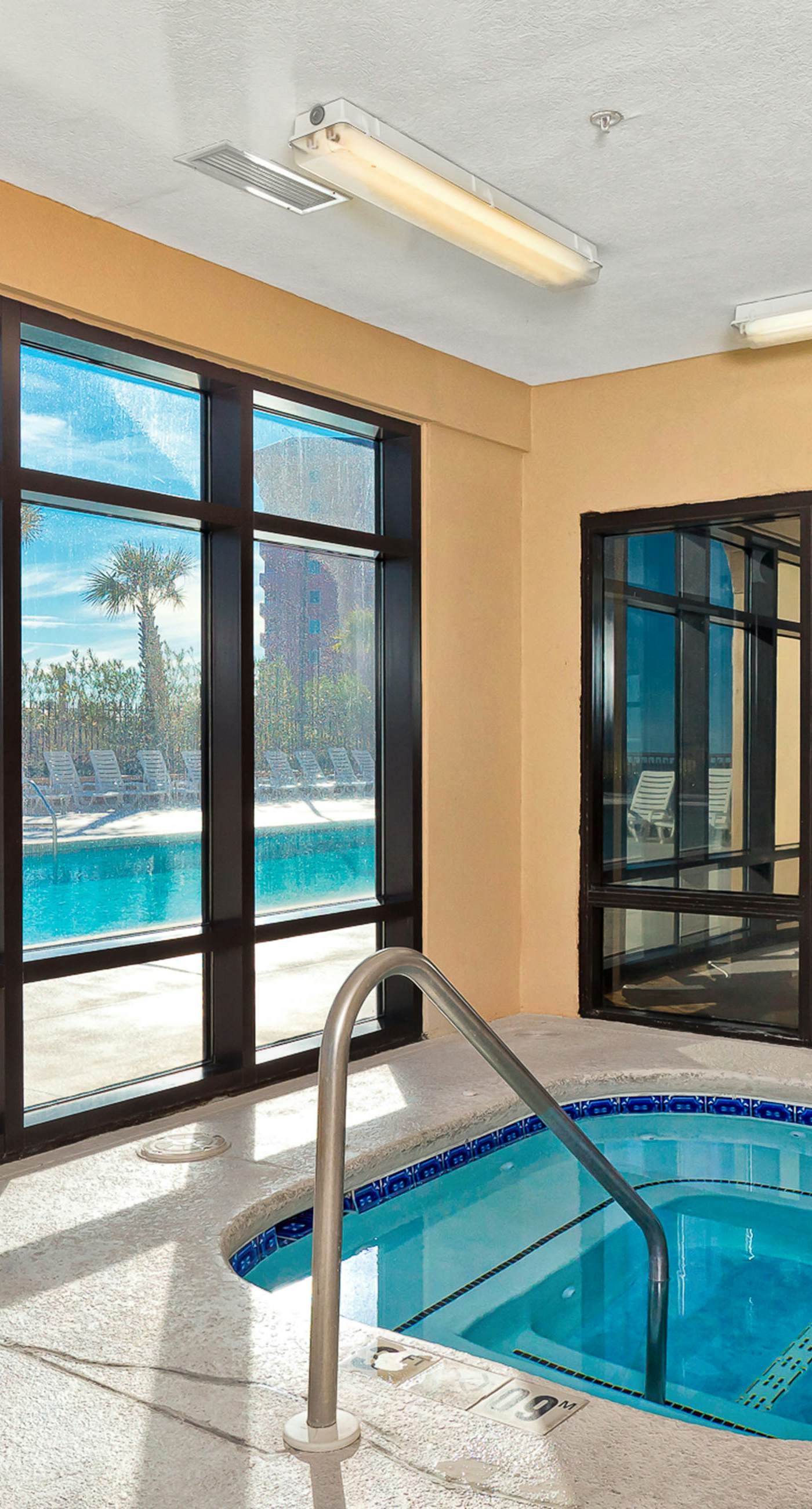 5th-floor beachfront condo with balcony, wet bar, pool, hot tub, sauna & gym