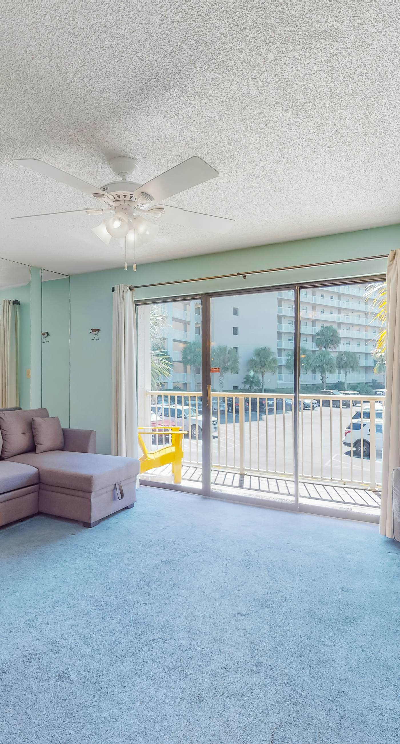 Splendid beachfront condo with pool, tennis court, sauna, & WiFi