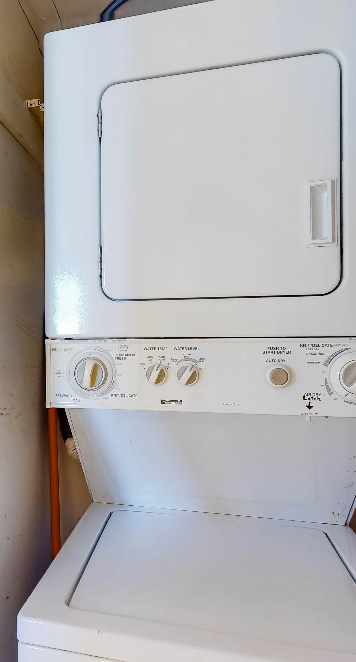 Splendid beachfront condo with pool, tennis court, sauna, & WiFi