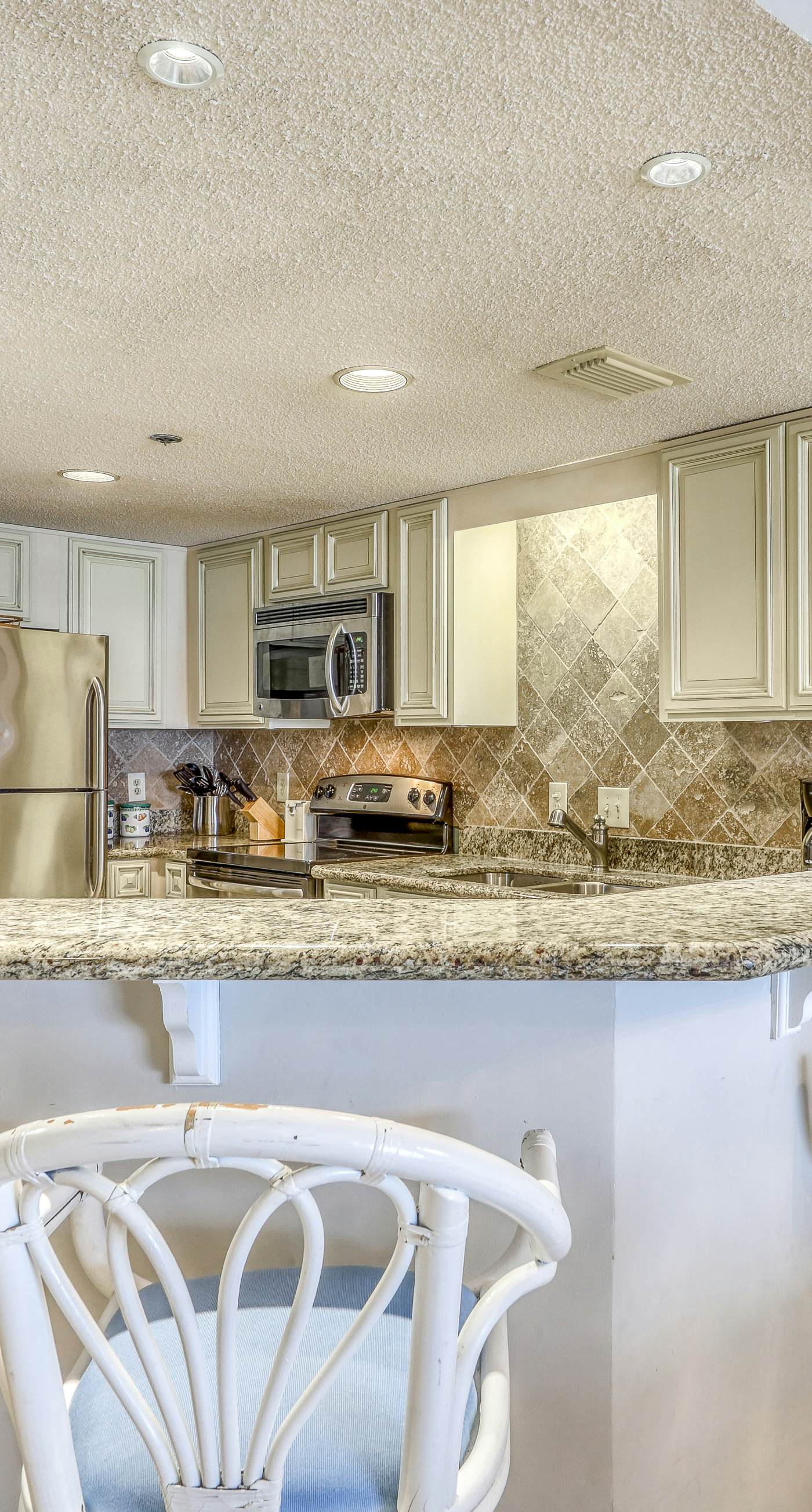 Waterfront condo w/ open layout, Gulf views, indoor & outdoor pools, & hot tub