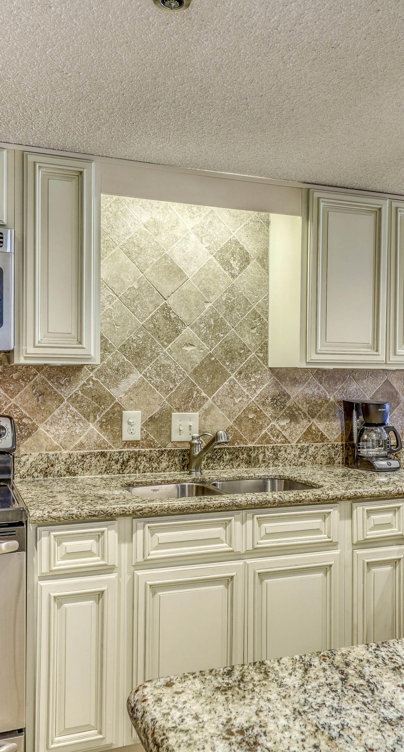 Waterfront condo w/ open layout, Gulf views, indoor & outdoor pools, & hot tub