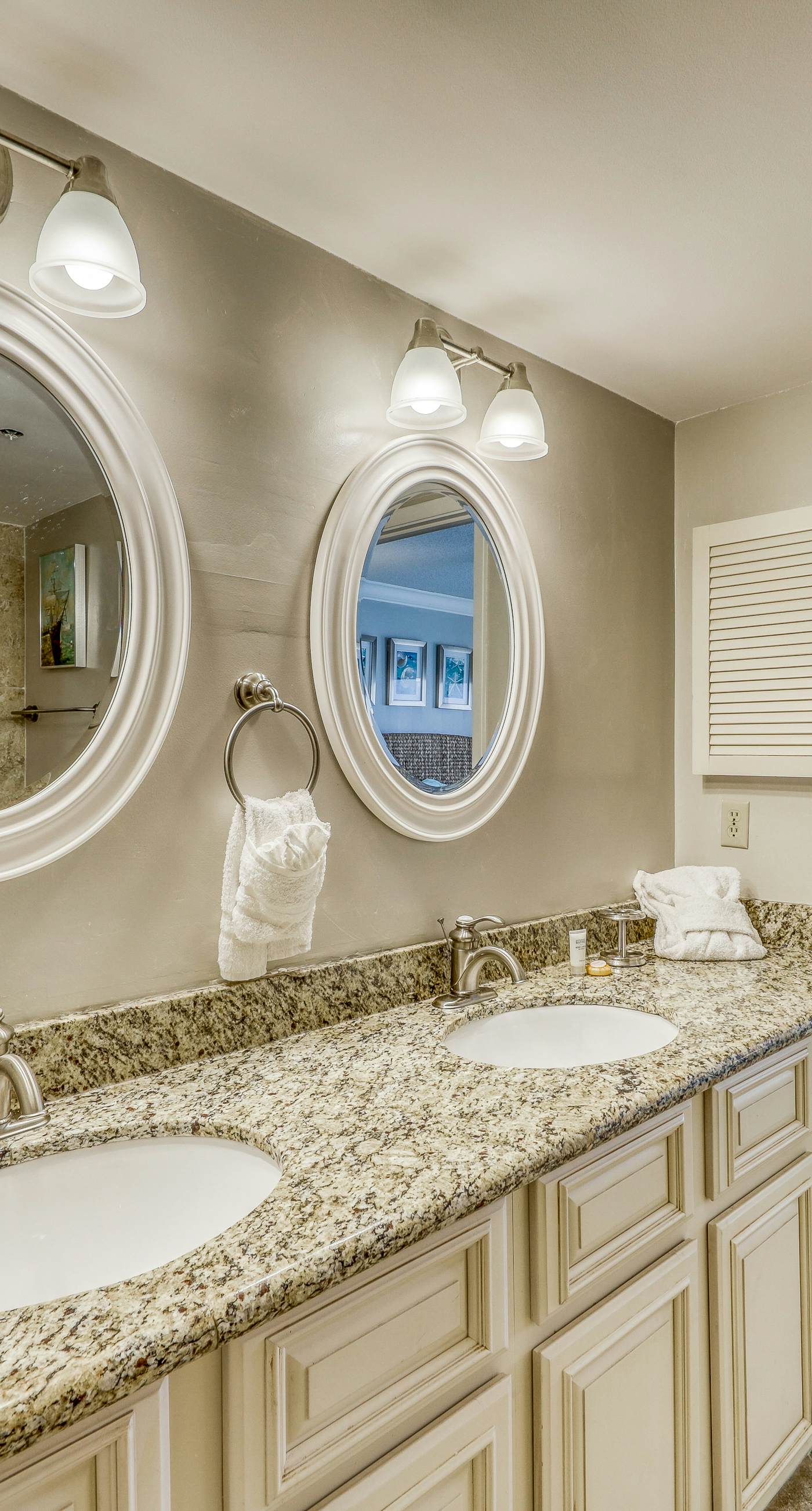 Waterfront condo w/ open layout, Gulf views, indoor & outdoor pools, & hot tub