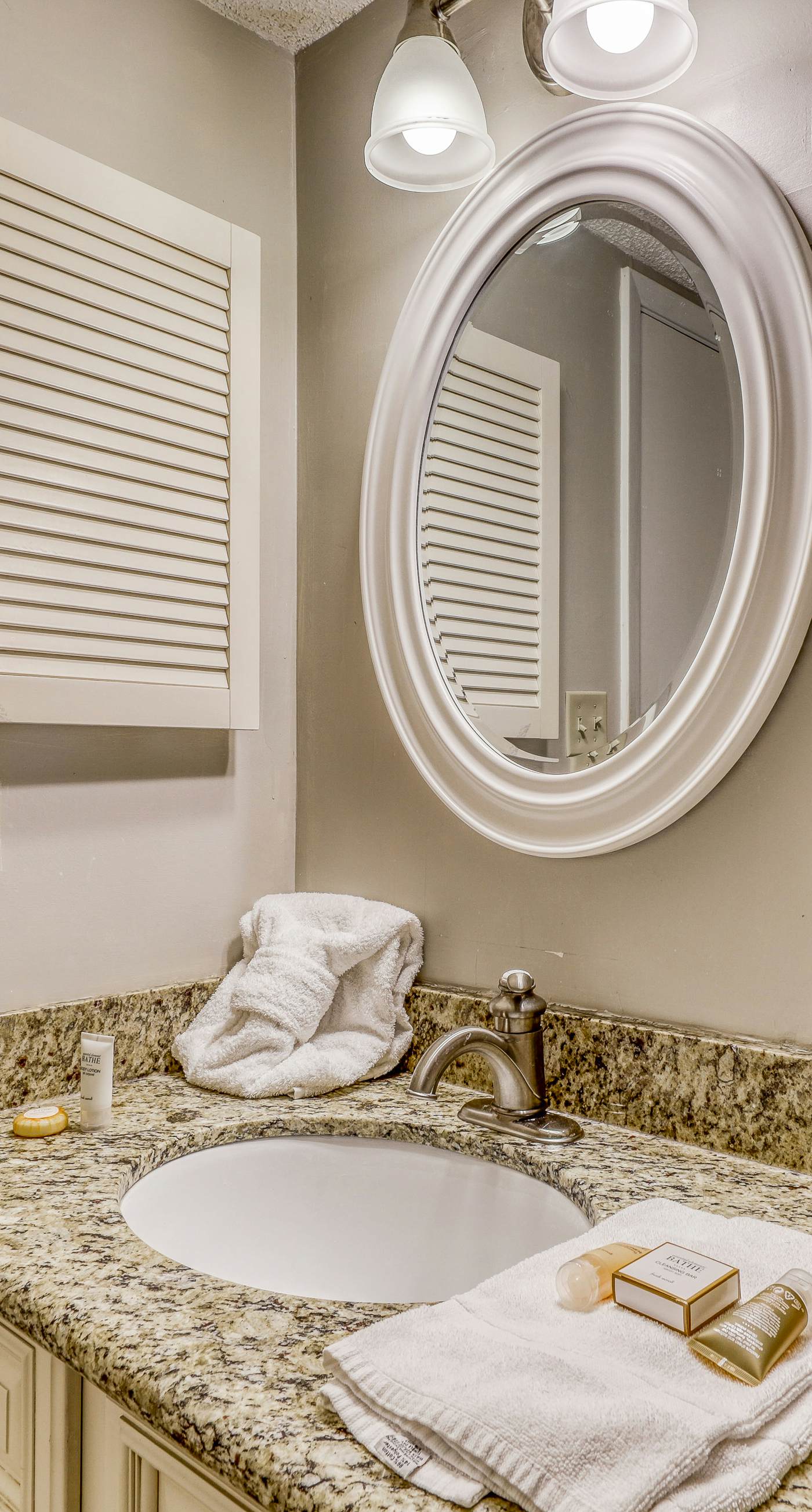 Waterfront condo w/ open layout, Gulf views, indoor & outdoor pools, & hot tub