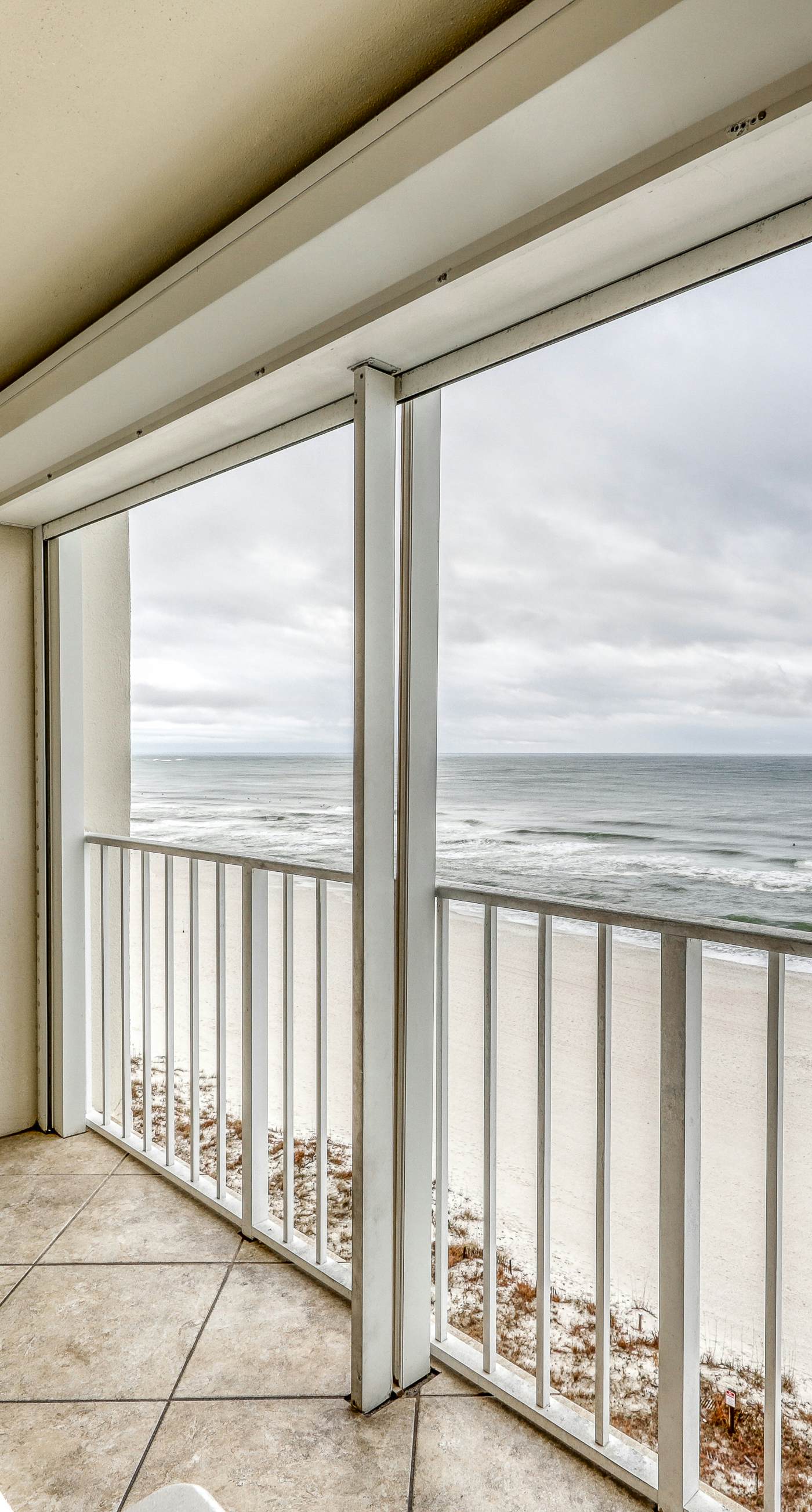 Waterfront condo w/ open layout, Gulf views, indoor & outdoor pools, & hot tub