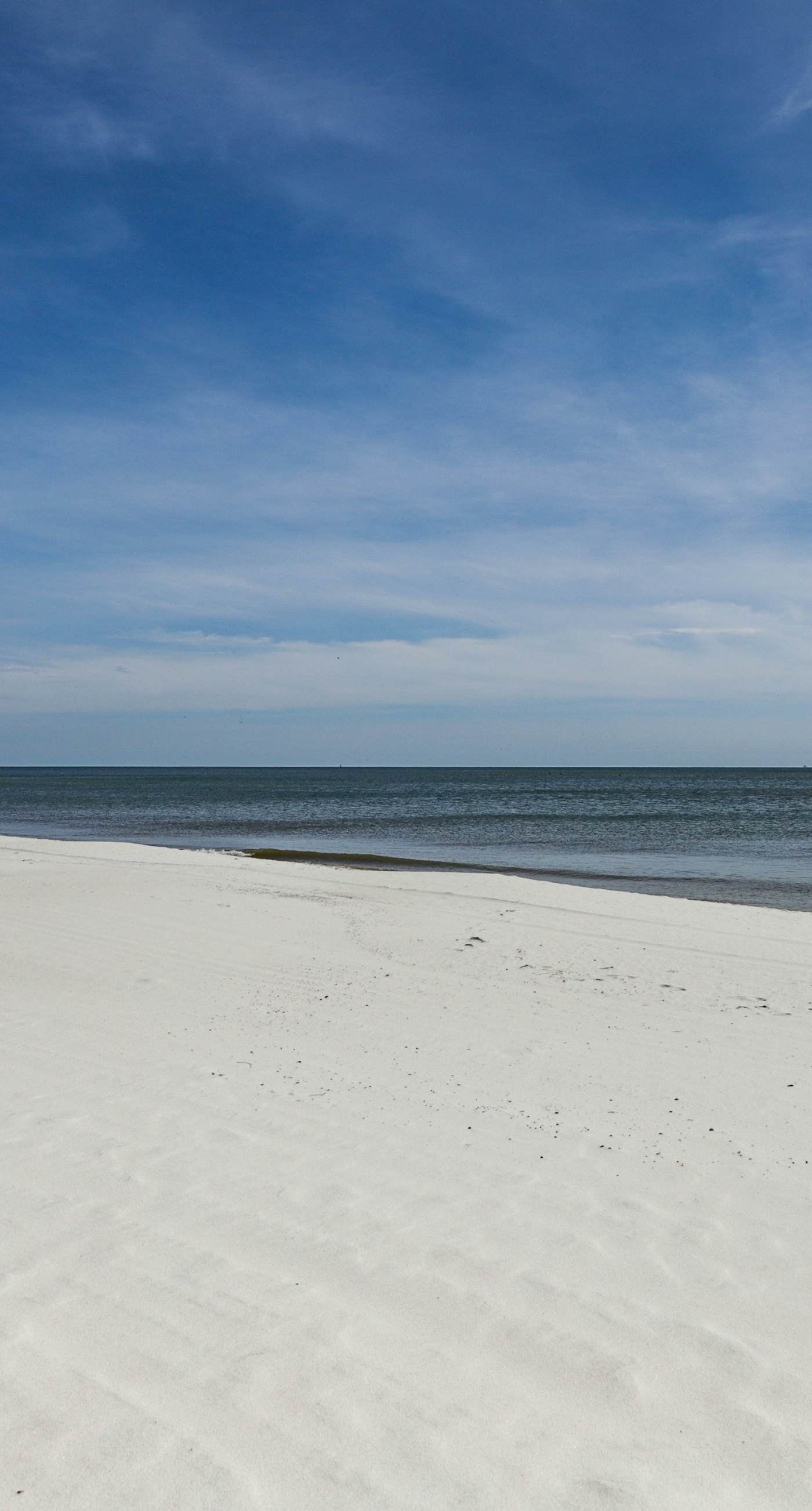 Waterfront condo w/ open layout, Gulf views, indoor & outdoor pools, & hot tub