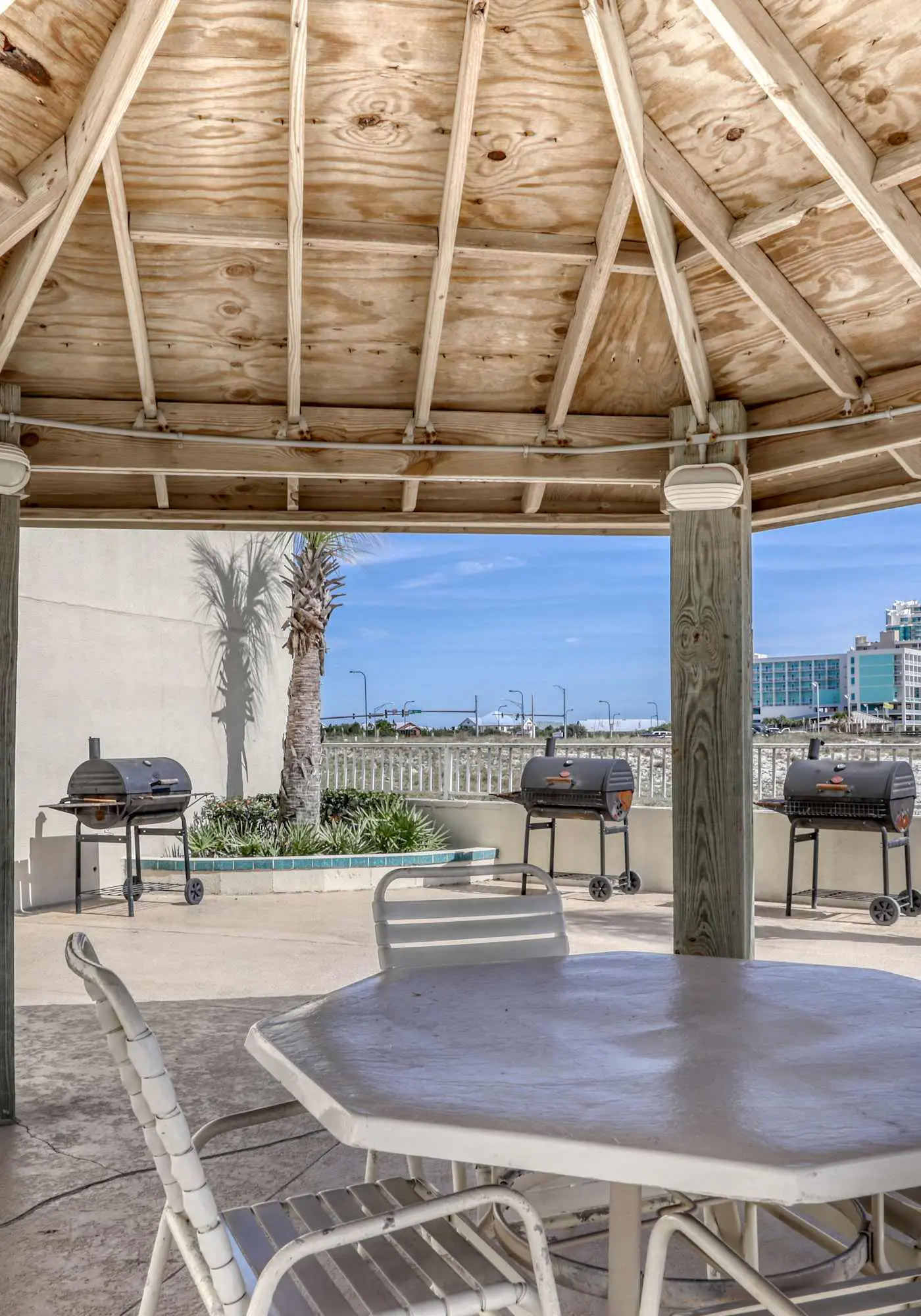 Waterfront condo w/ open layout, Gulf views, indoor & outdoor pools, & hot tub