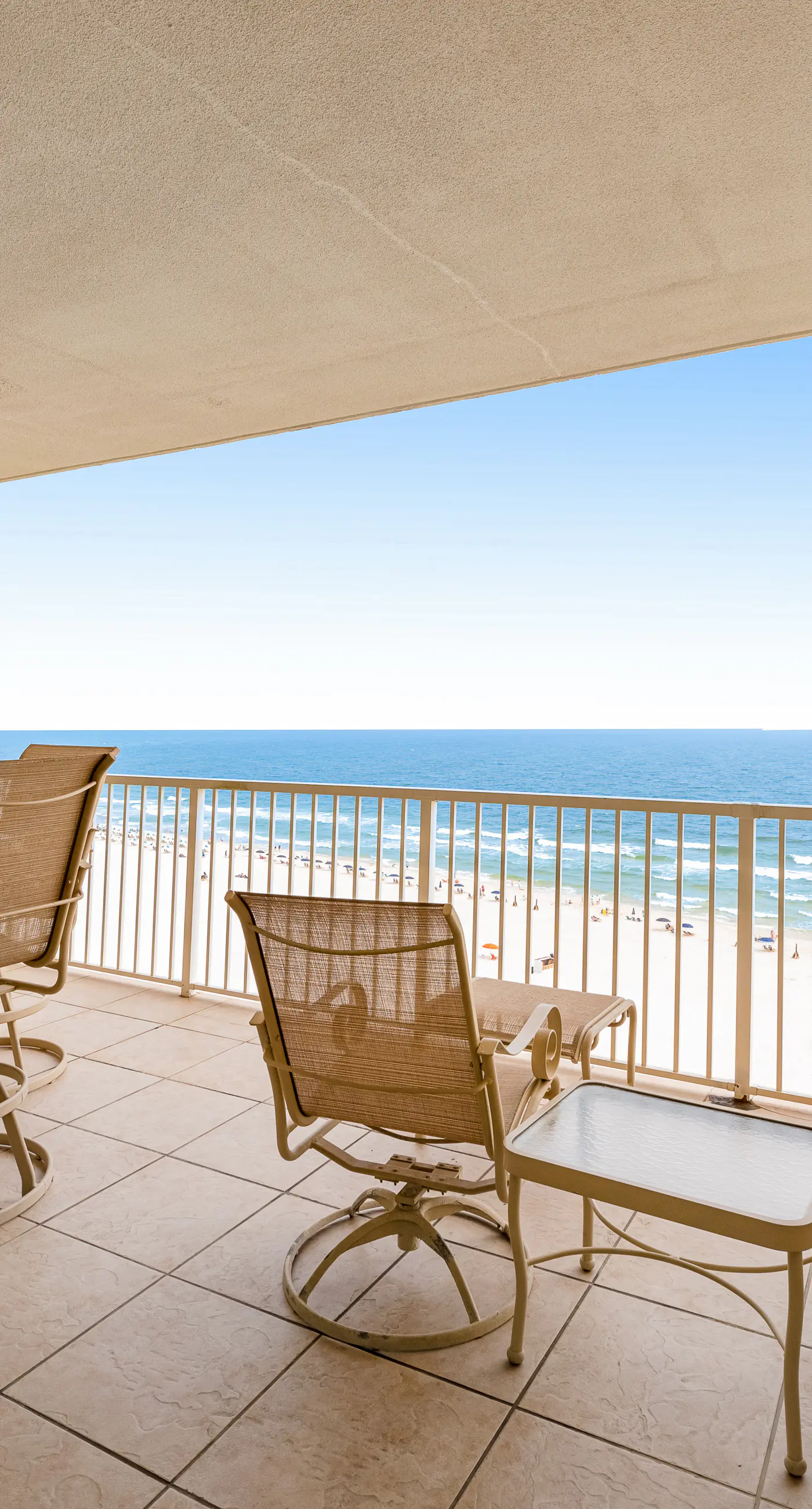 Bold & Bright Beachfront Condo with Resort Style  Pools, Sauna, Fitness Room, Private Balcony featuring amazing Views!