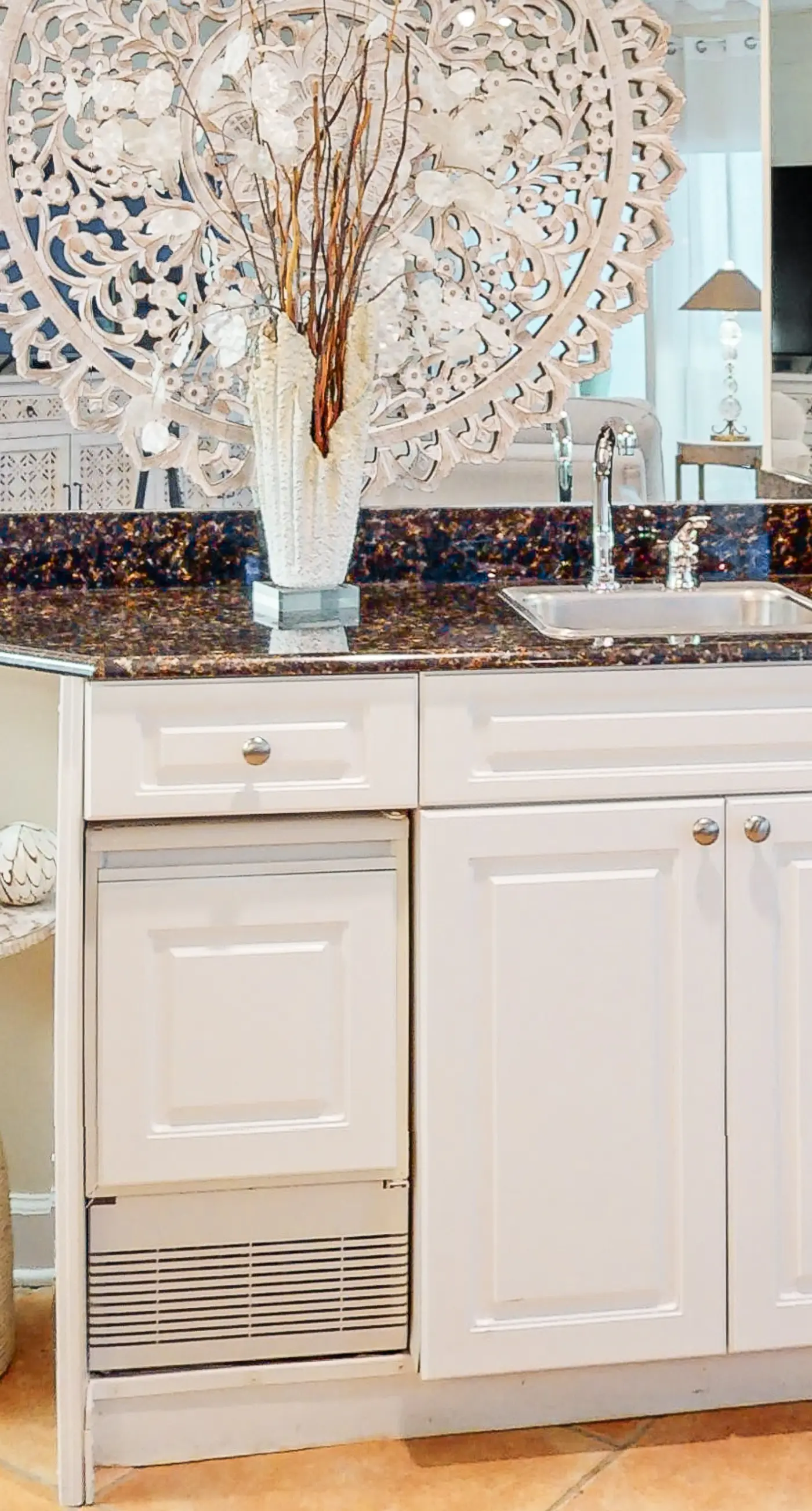 Bold & Bright Beachfront Condo with Resort Style  Pools, Sauna, Fitness Room, Private Balcony featuring amazing Views!