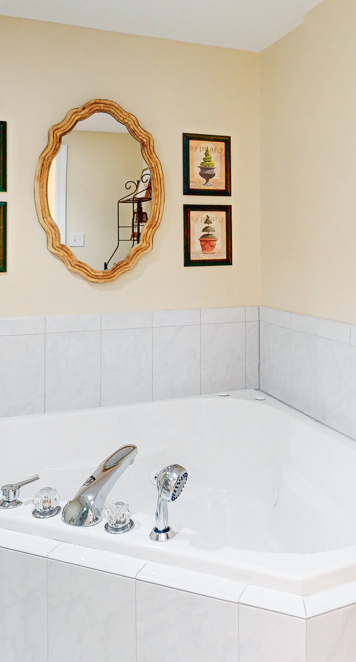 Bold & Bright Beachfront Condo with Resort Style  Pools, Sauna, Fitness Room, Private Balcony featuring amazing Views!