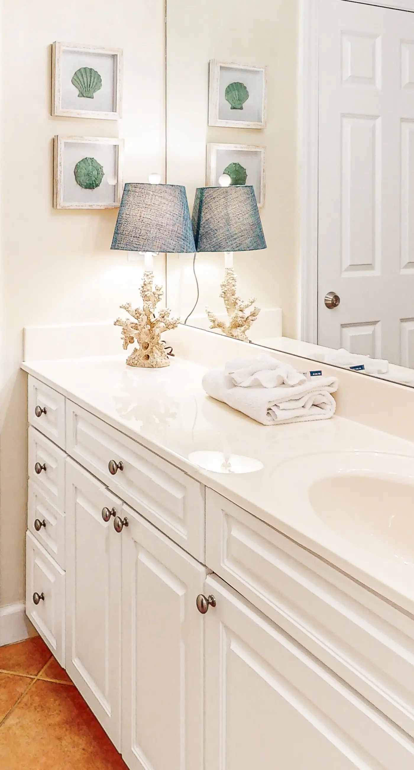 Bold & Bright Beachfront Condo with Resort Style  Pools, Sauna, Fitness Room, Private Balcony featuring amazing Views!