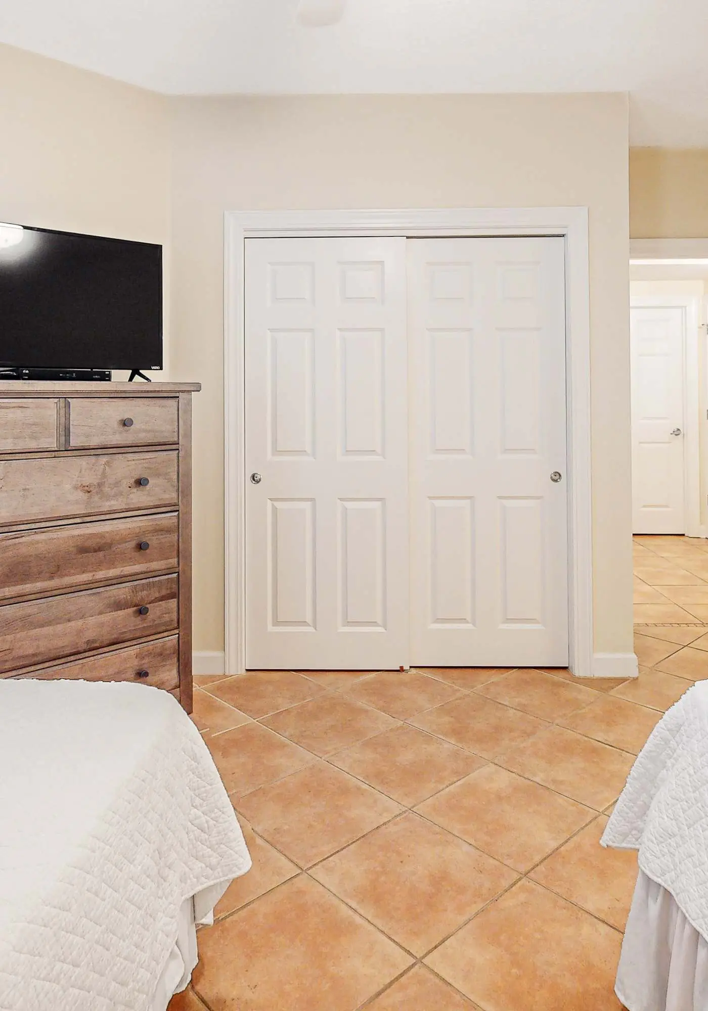 Bold & Bright Beachfront Condo with Resort Style  Pools, Sauna, Fitness Room, Private Balcony featuring amazing Views!