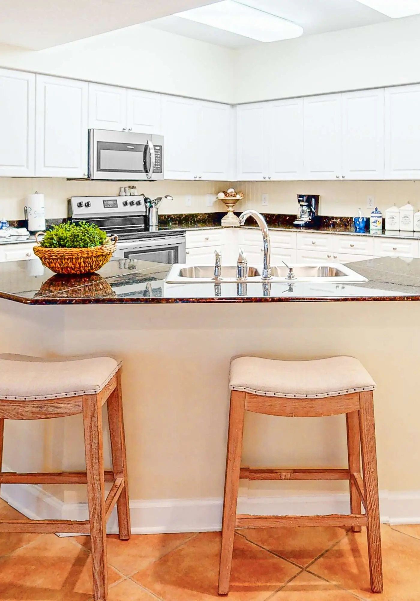 Bold & Bright Beachfront Condo with Resort Style  Pools, Sauna, Fitness Room, Private Balcony featuring amazing Views!