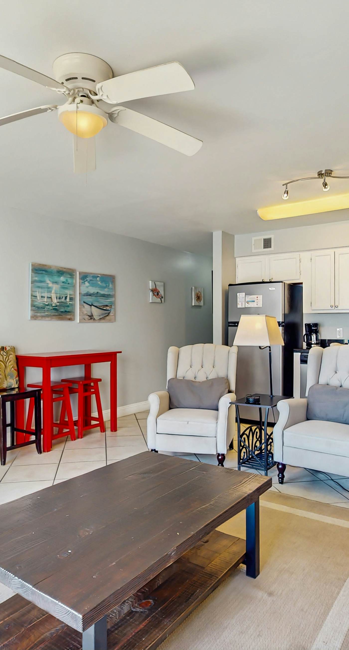 Ideal beachside getaway on ground floor with 3 pools - walk 600' to sand