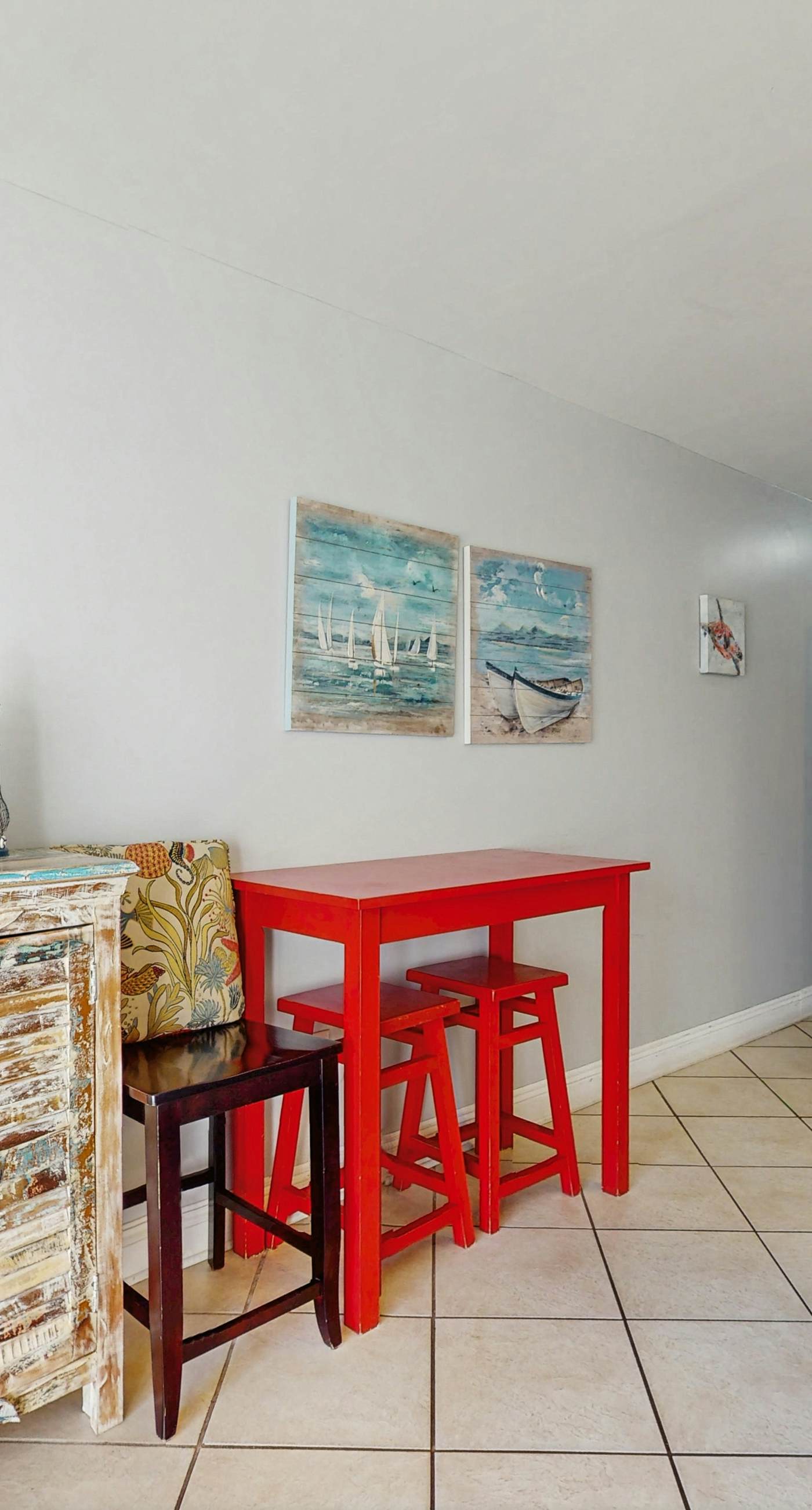 Ideal beachside getaway on ground floor with 3 pools - walk 600' to sand