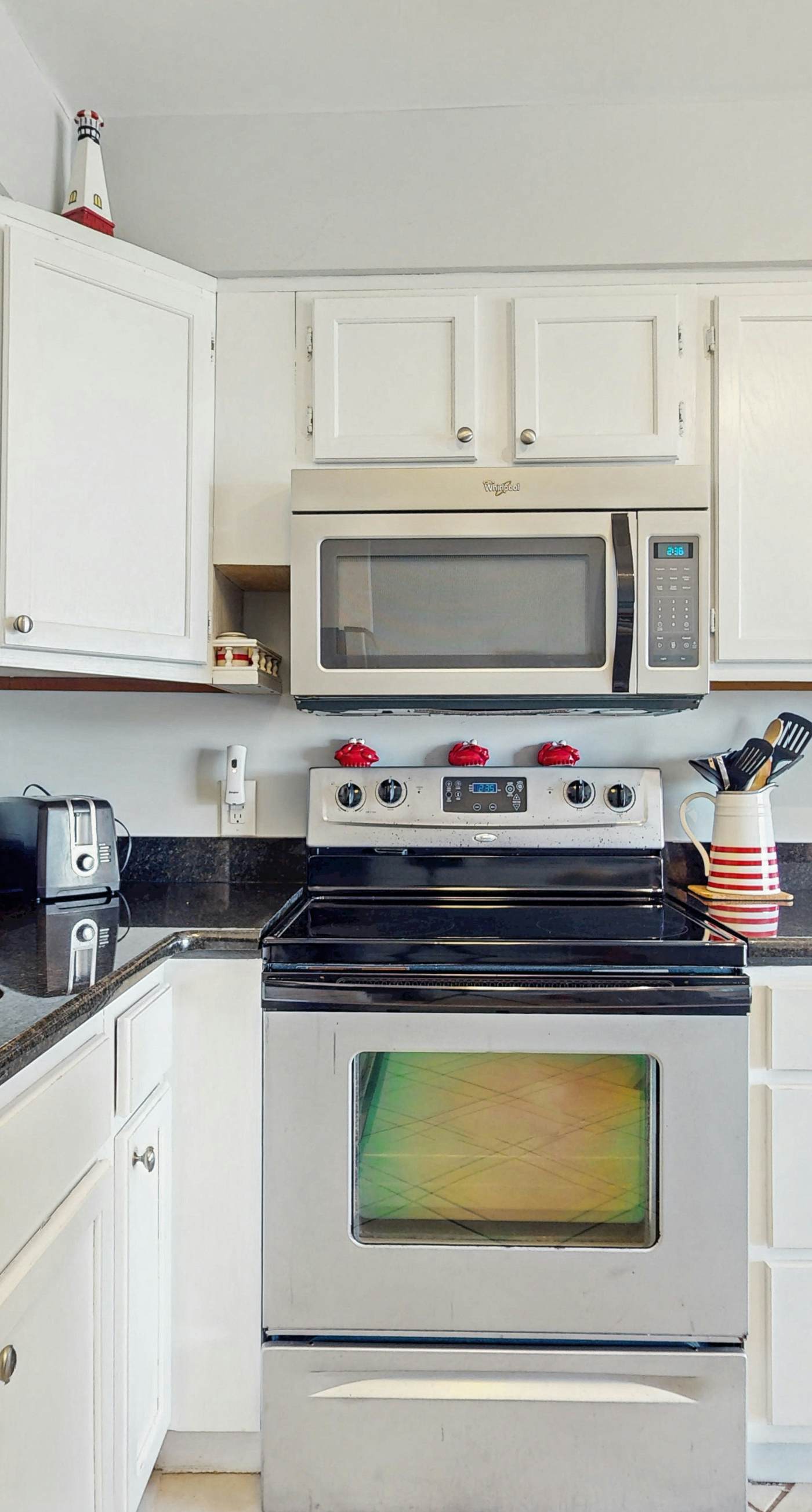 Ideal beachside getaway on ground floor with 3 pools - walk 600' to sand