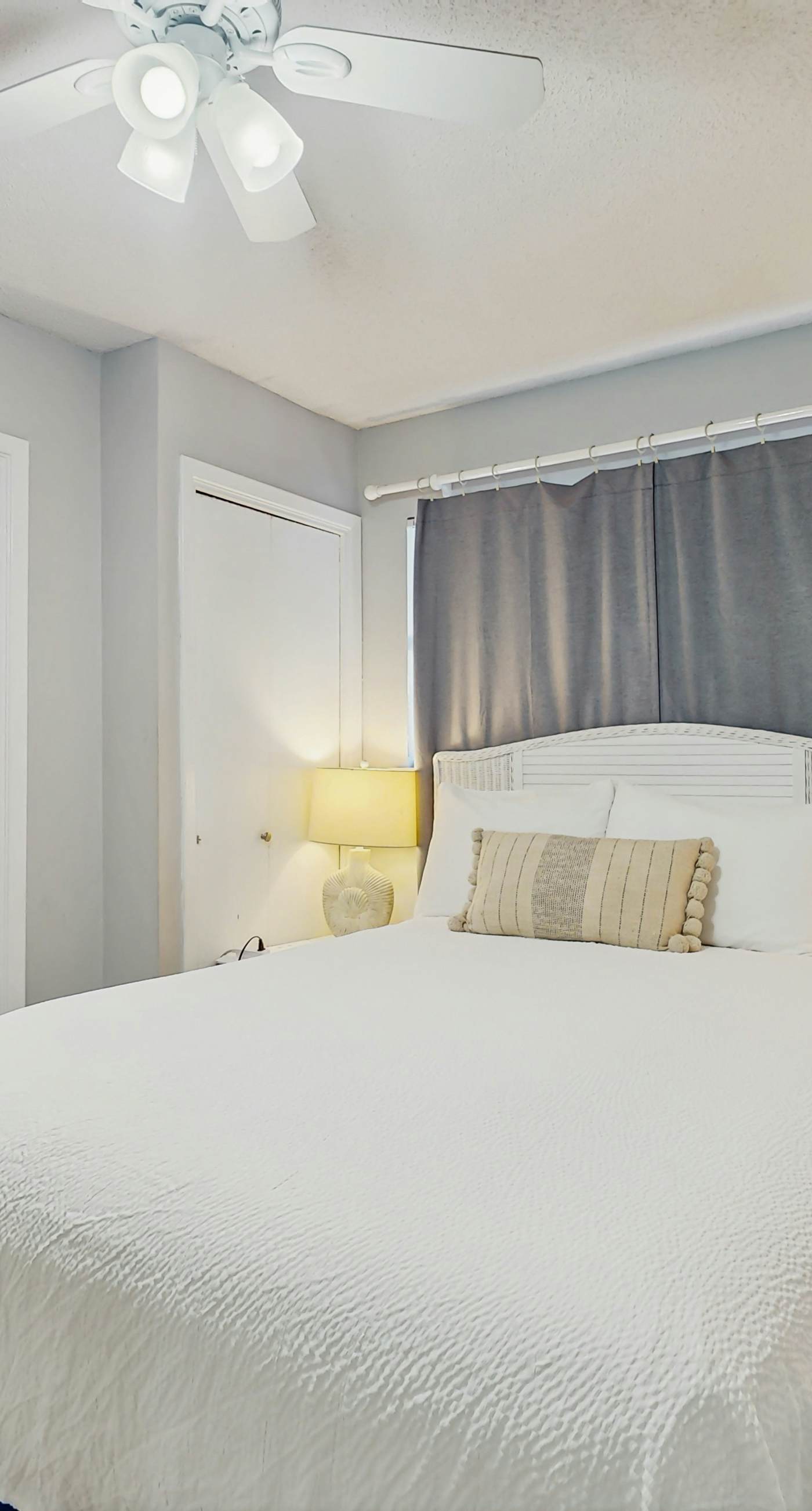 Ideal beachside getaway on ground floor with 3 pools - walk 600' to sand