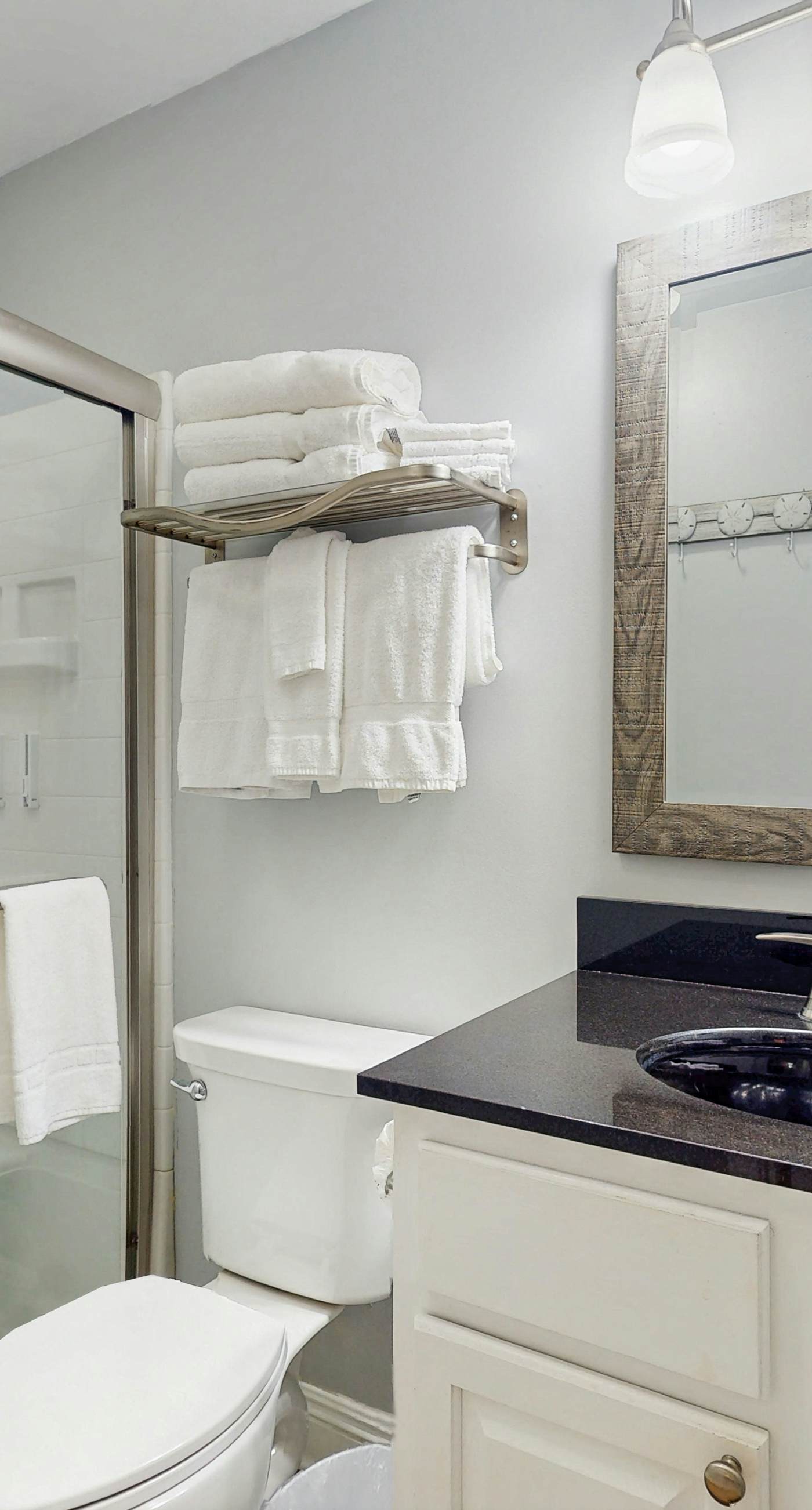 Ideal beachside getaway on ground floor with 3 pools - walk 600' to sand