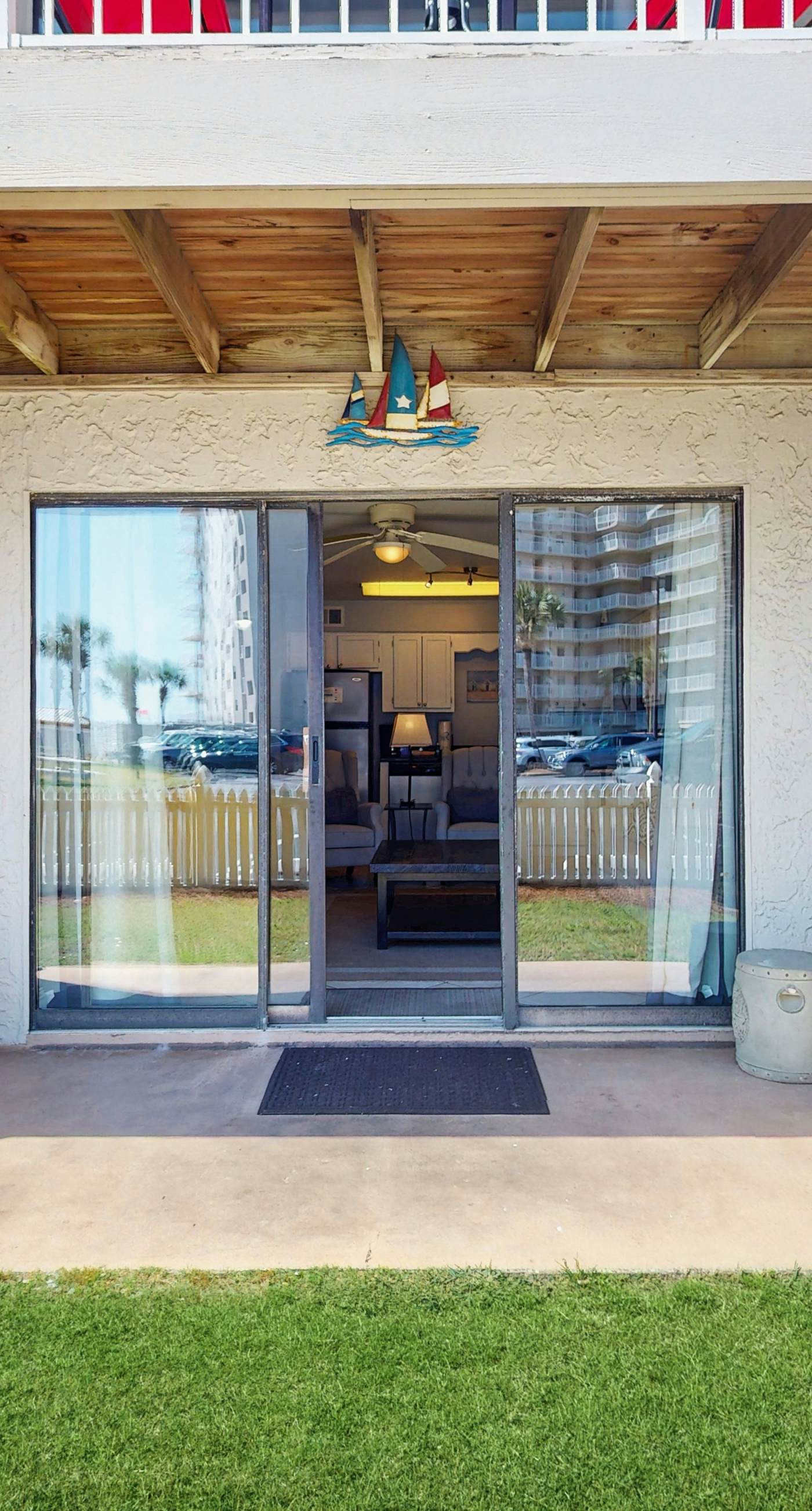 Ideal beachside getaway on ground floor with 3 pools - walk 600' to sand