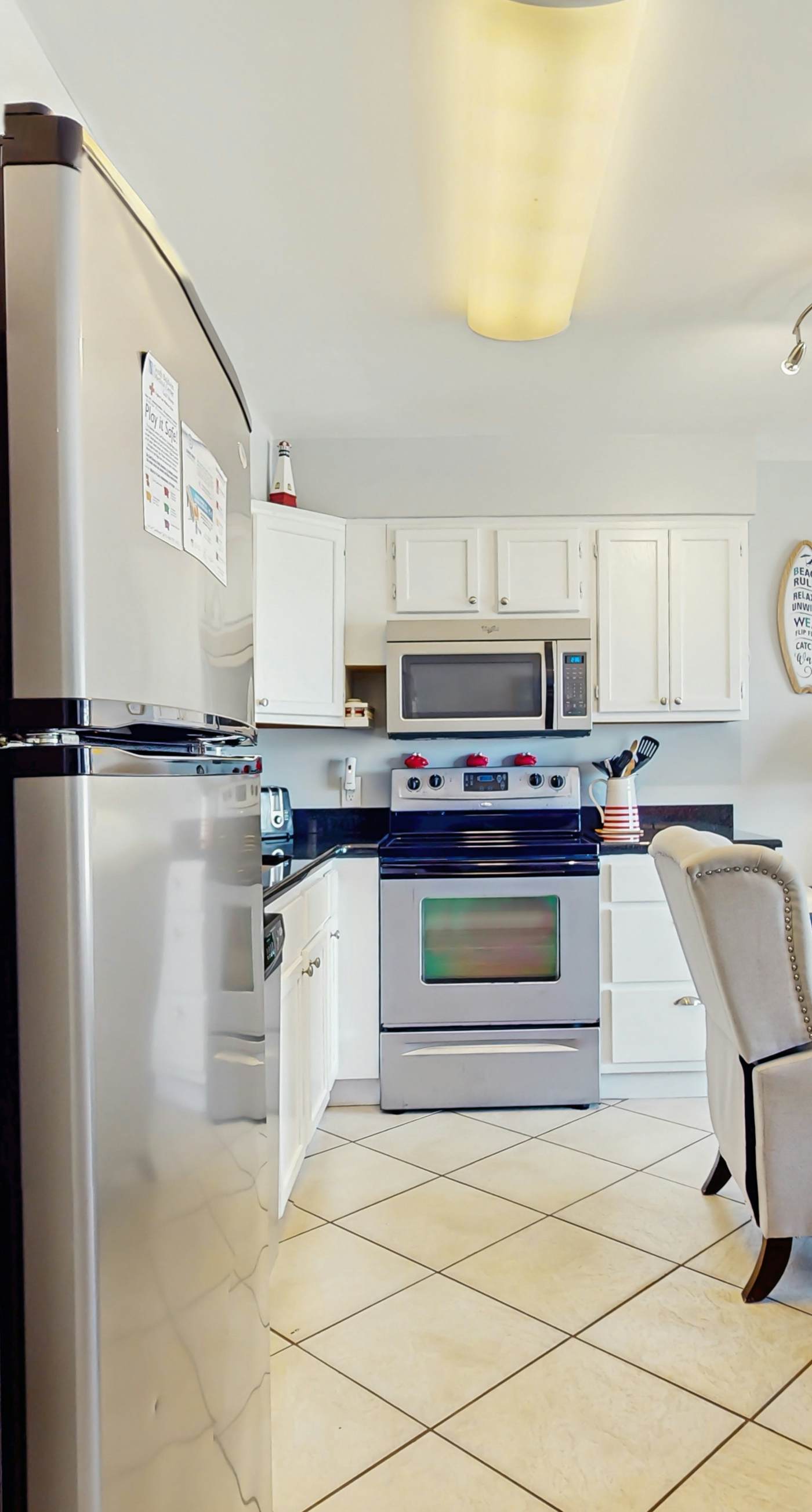 Ideal beachside getaway on ground floor with 3 pools - walk 600' to sand