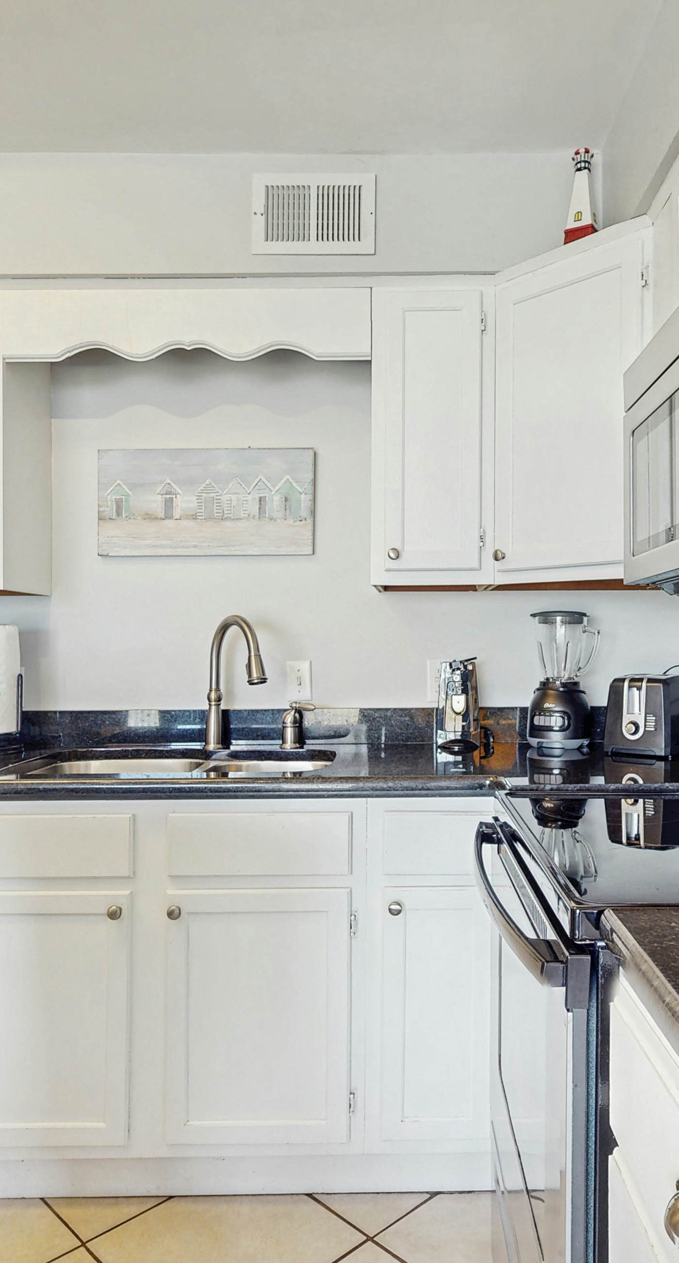 Ideal beachside getaway on ground floor with 3 pools - walk 600' to sand