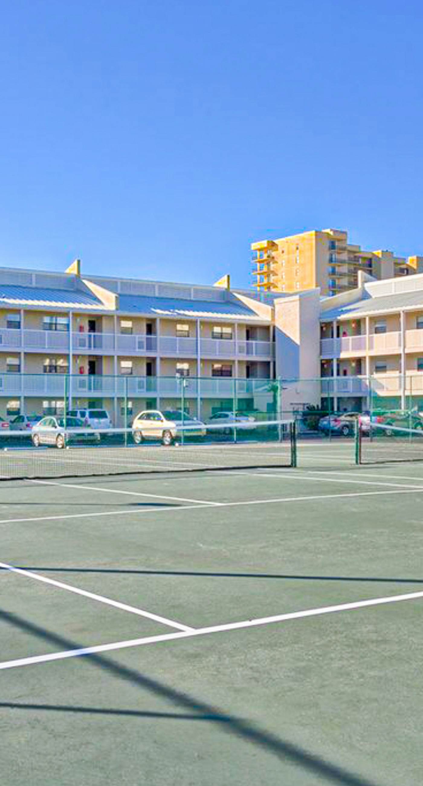 Ideal beachside getaway on ground floor with 3 pools - walk 600' to sand